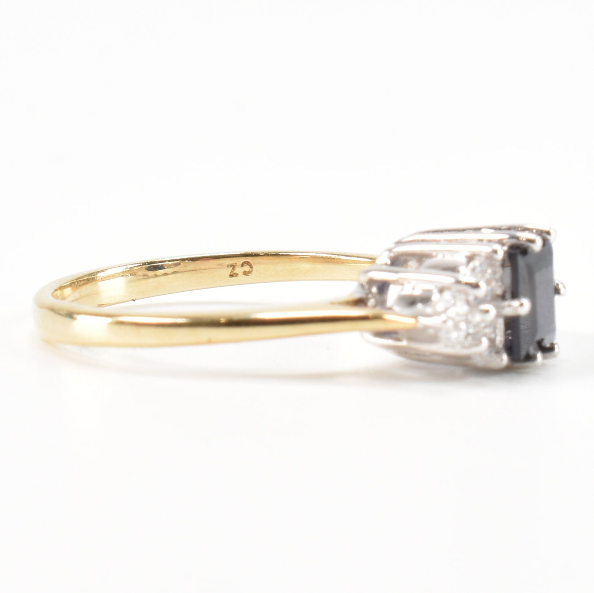 HALLMARKED 9CT GOLD SYNTHETIC SAPPHIRE & CZ RING - Image 6 of 9