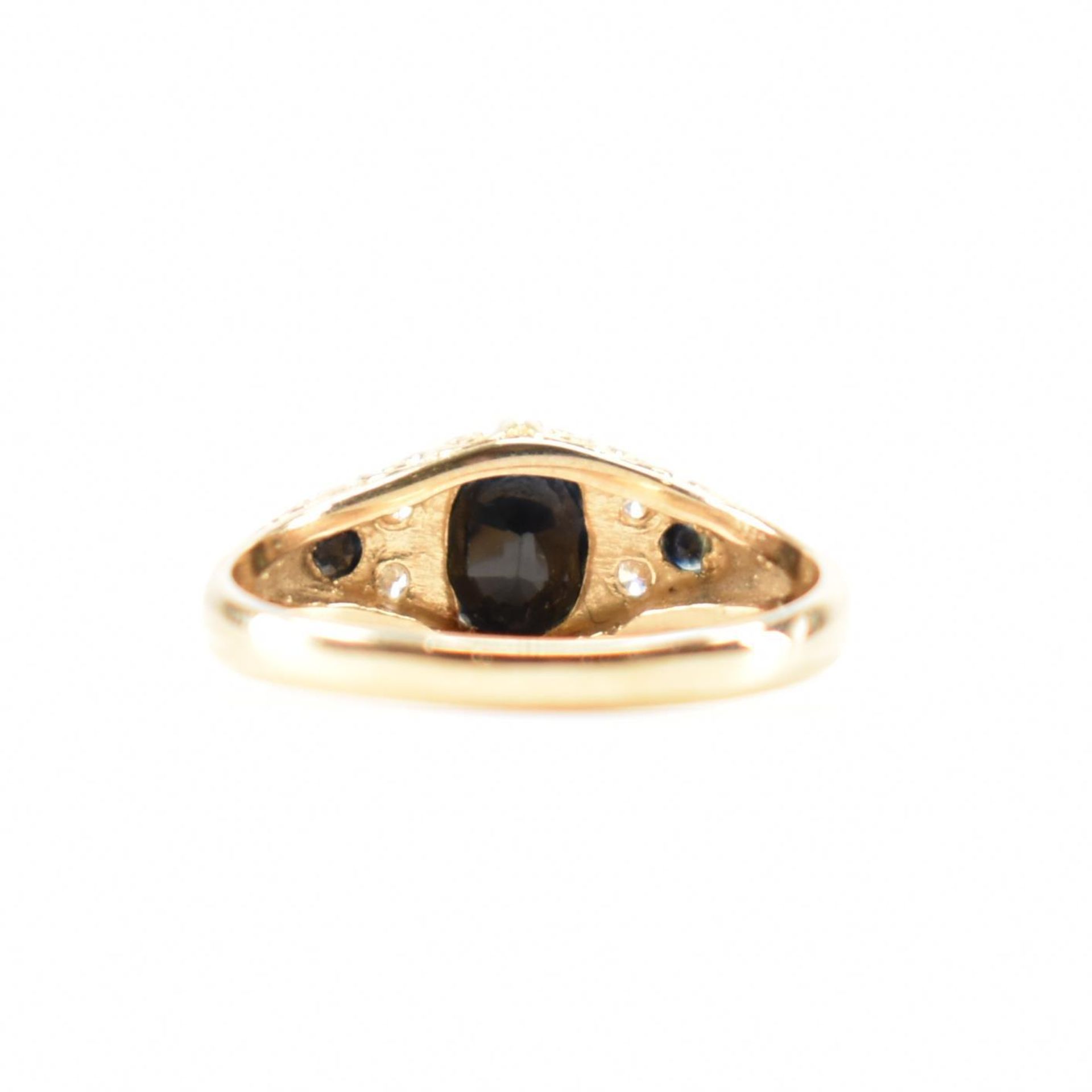 HALLMARKED 9CT GOLD SAPPHIRE & DIAMOND THREE STONE RING - Image 3 of 8