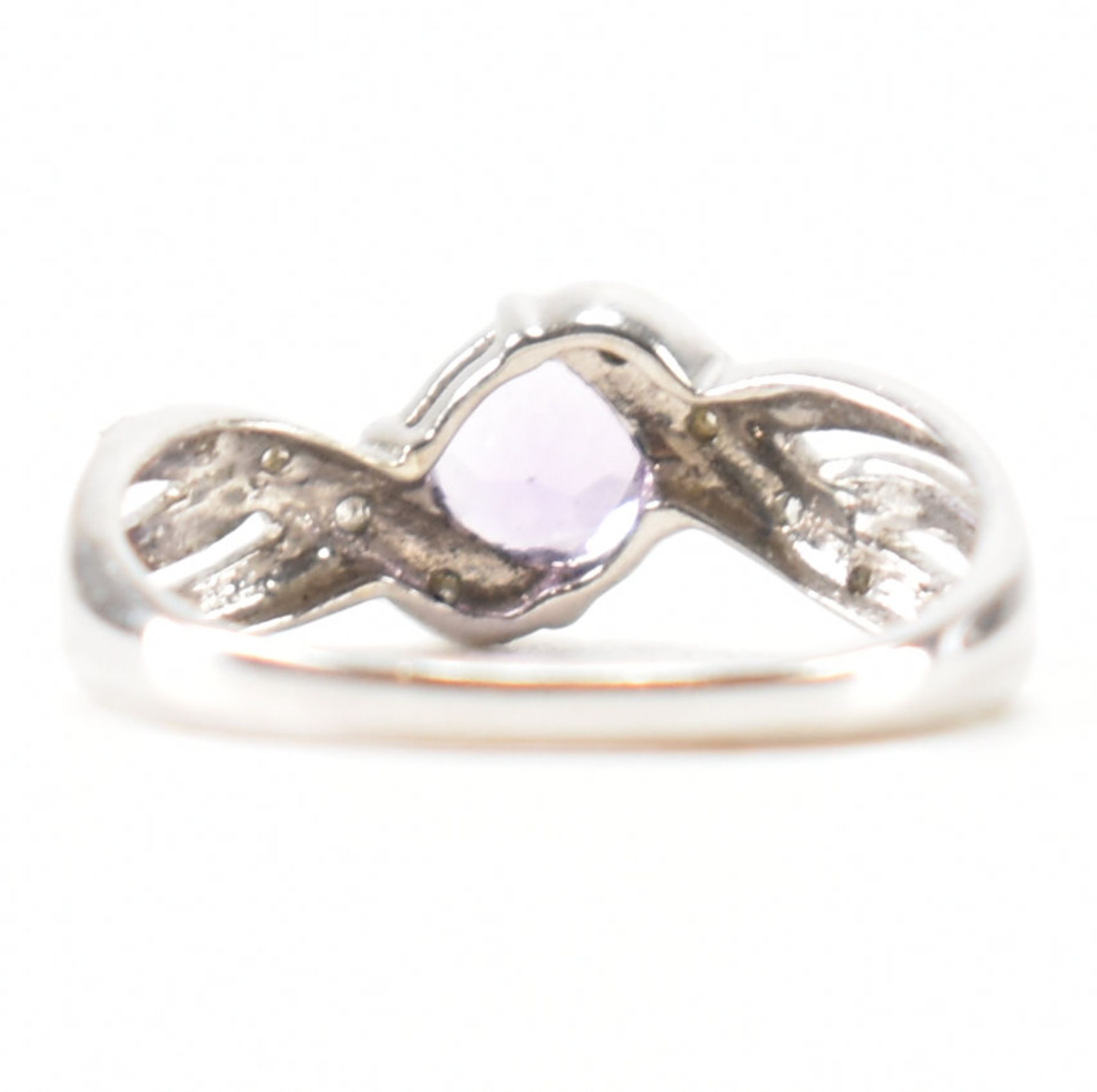HALLMARKED 9CT WHITE GOLD AMETHYST & DIAMOND CROSSOVER RING - Image 3 of 9