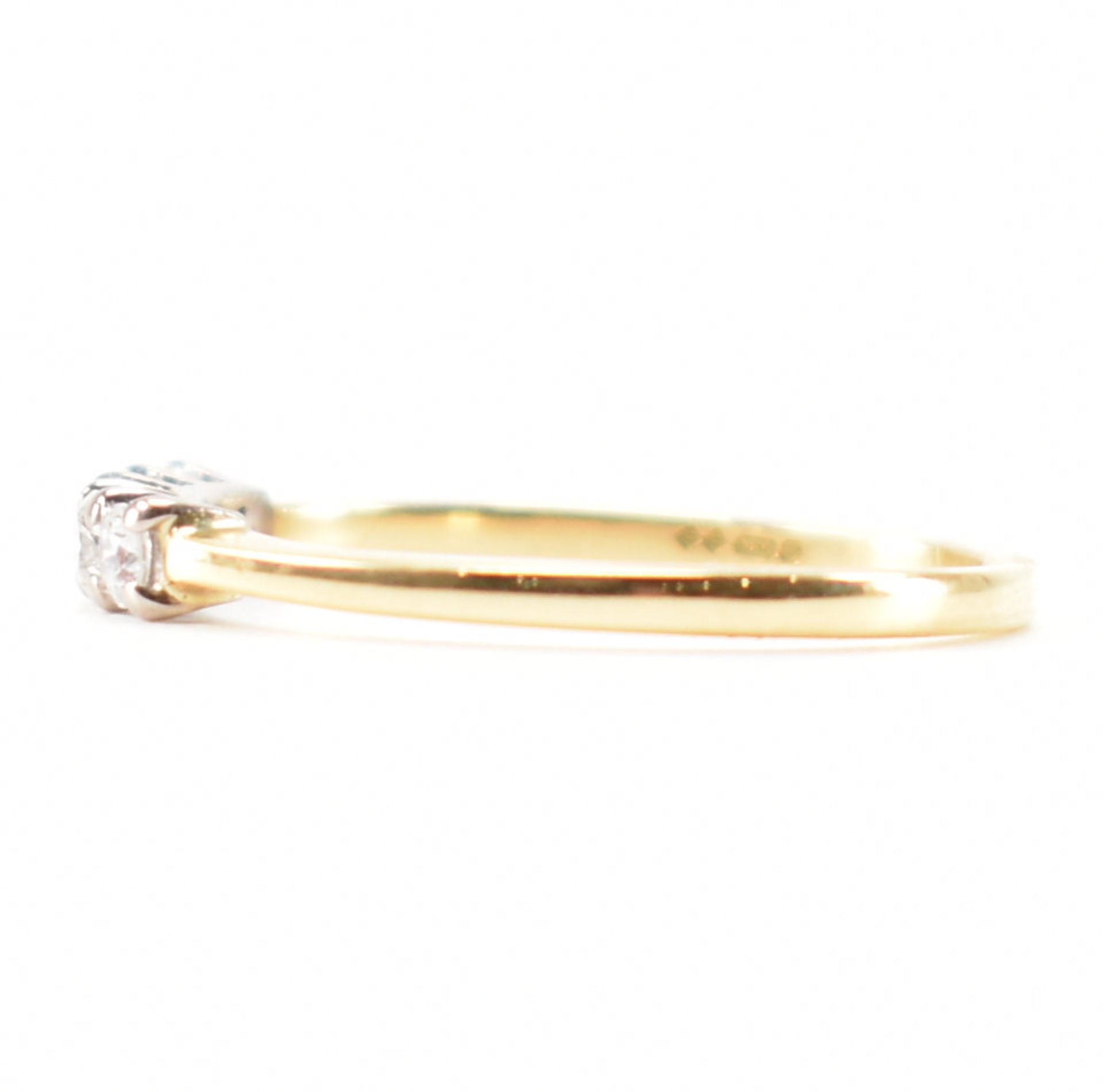 HALLMARKED 18CT GOLD & DIAMOND 5 STONE RING - Image 2 of 8