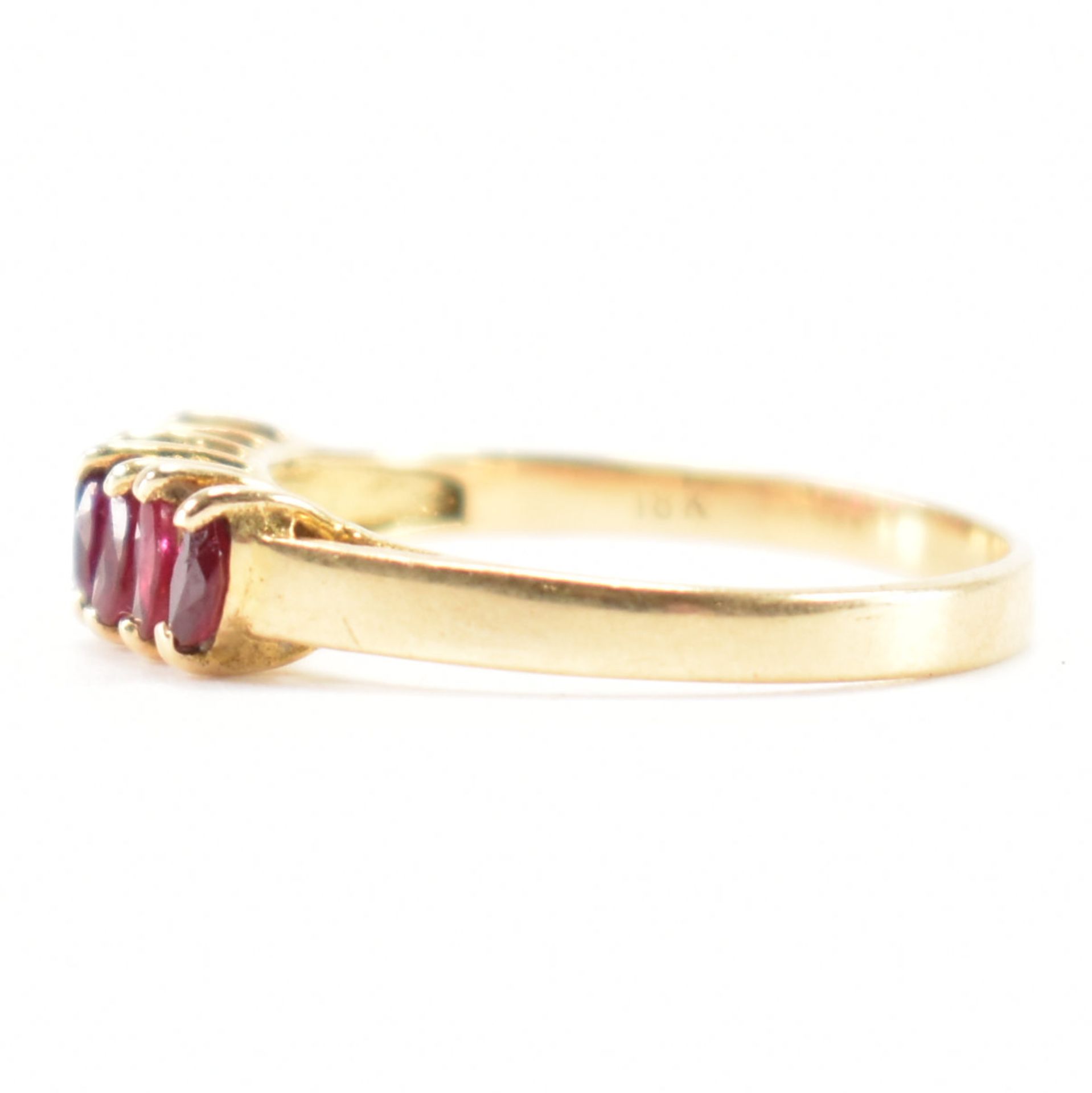 GOLD & RUBY SEVEN STONE RING - Image 2 of 9