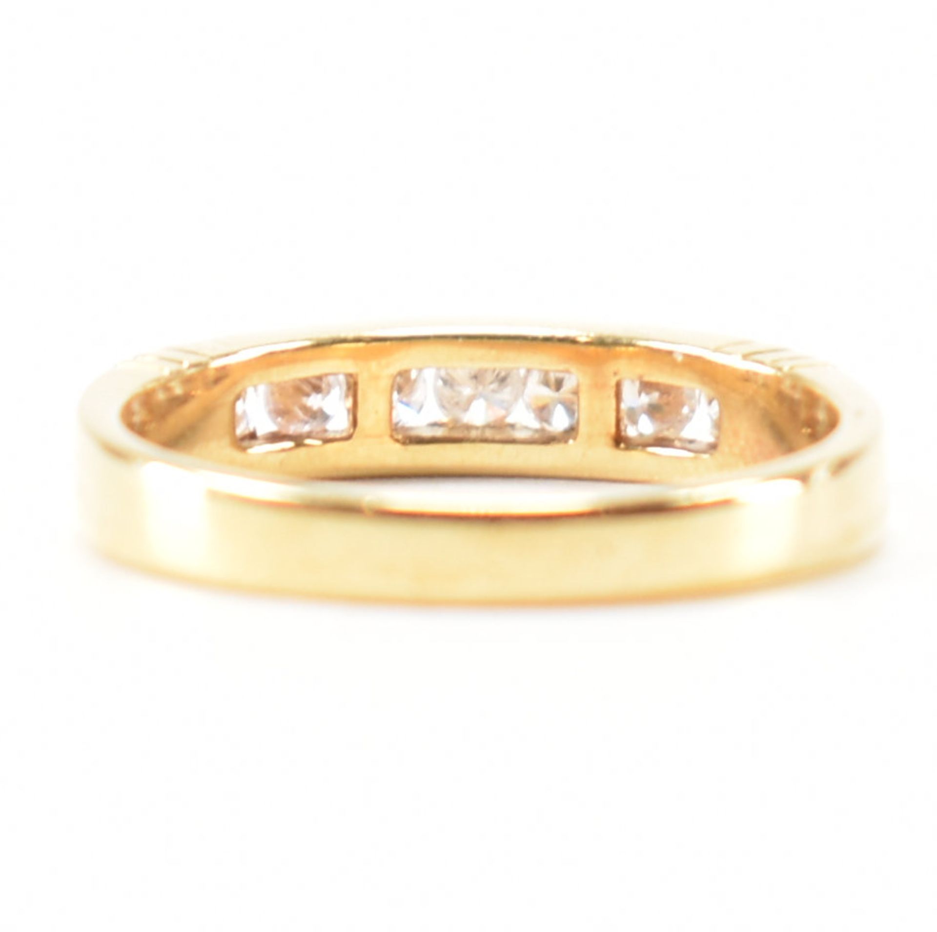 HALLMARKED 18CT GOLD & DIAMOND SEVEN STONE RING - Image 3 of 9