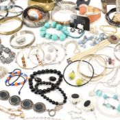 ASSORTED COLLECTION OF COSTUME JEWELLERY