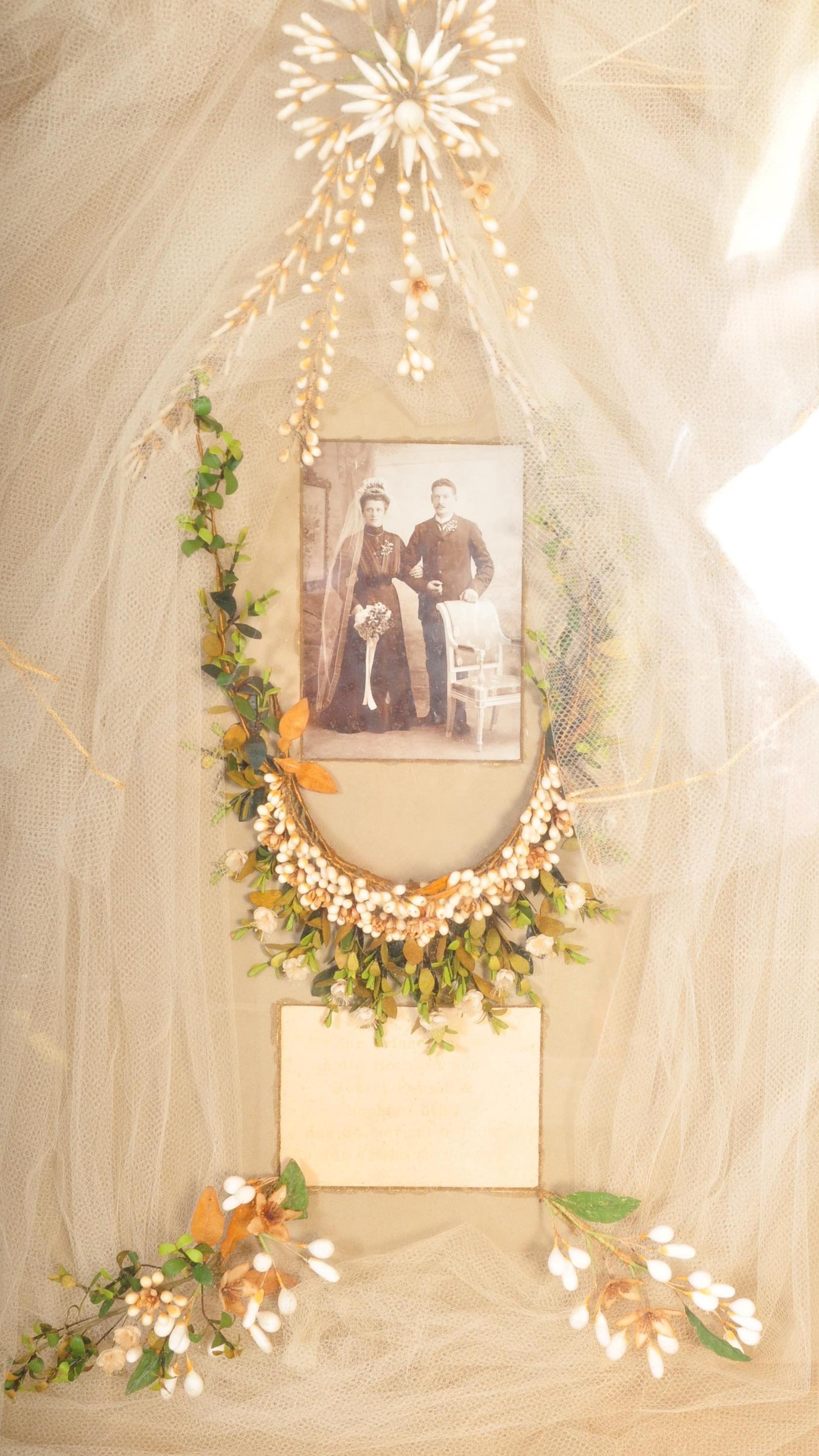 EARLY 20TH CENTURY 1908 GERMAN WEDDING SHADOW BOX - Bild 2 aus 2