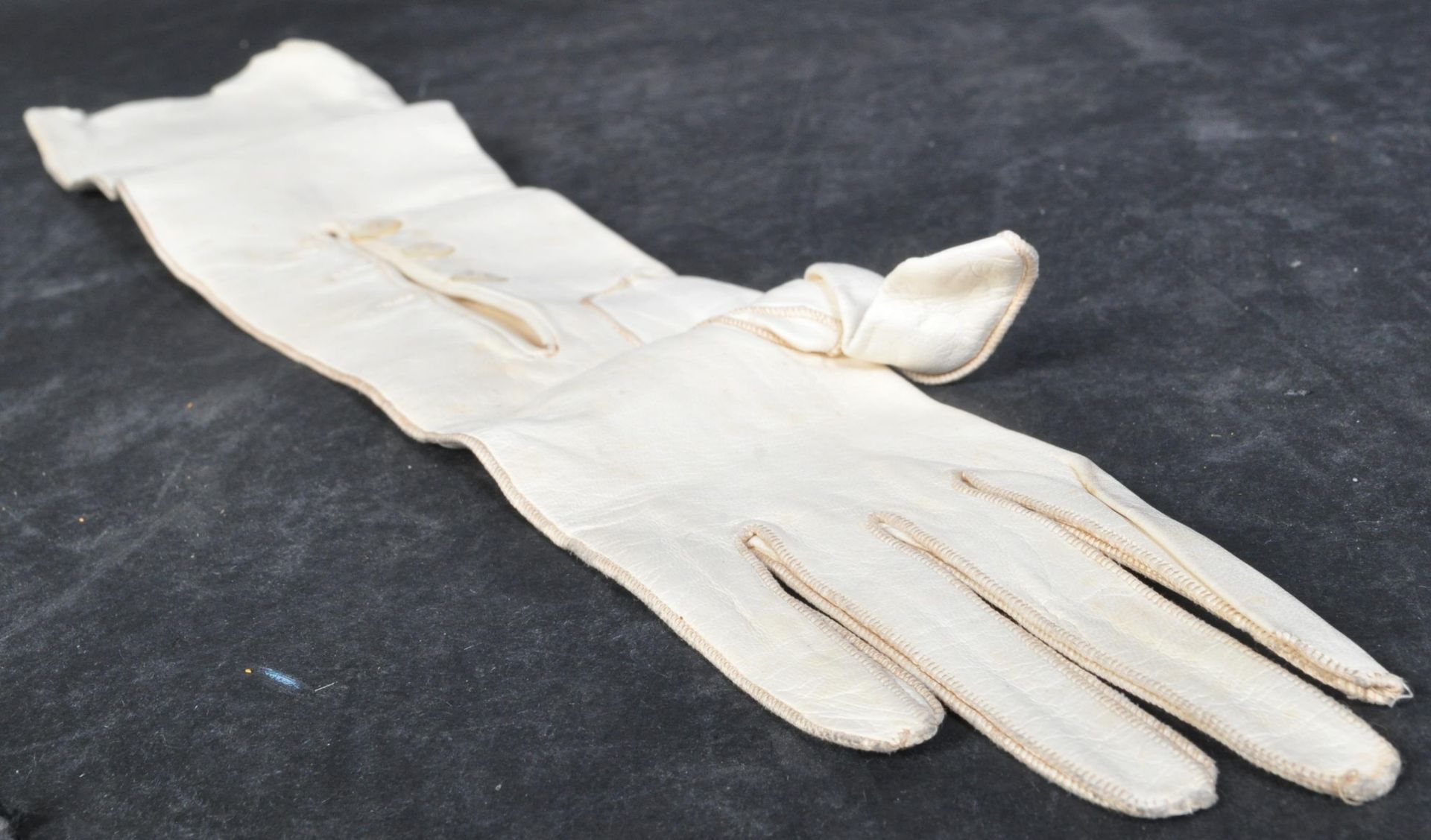 ASSORTMENT OF EARLY 20TH CENTURY WHITE GLOVES - LEATHER & SILK - Image 3 of 5