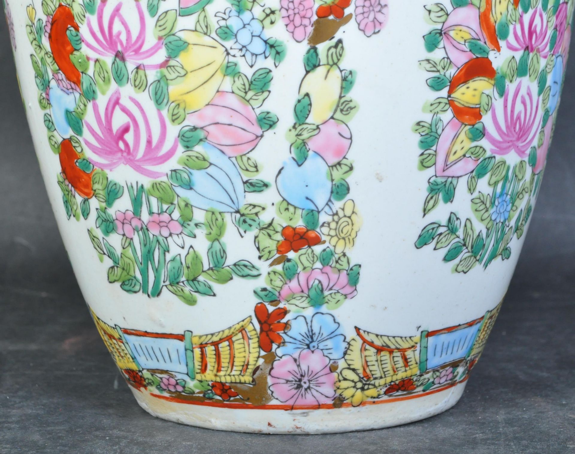 LATE 20TH CENTURY CHINESE ORIENTAL CERAMIC VASE - Image 2 of 4