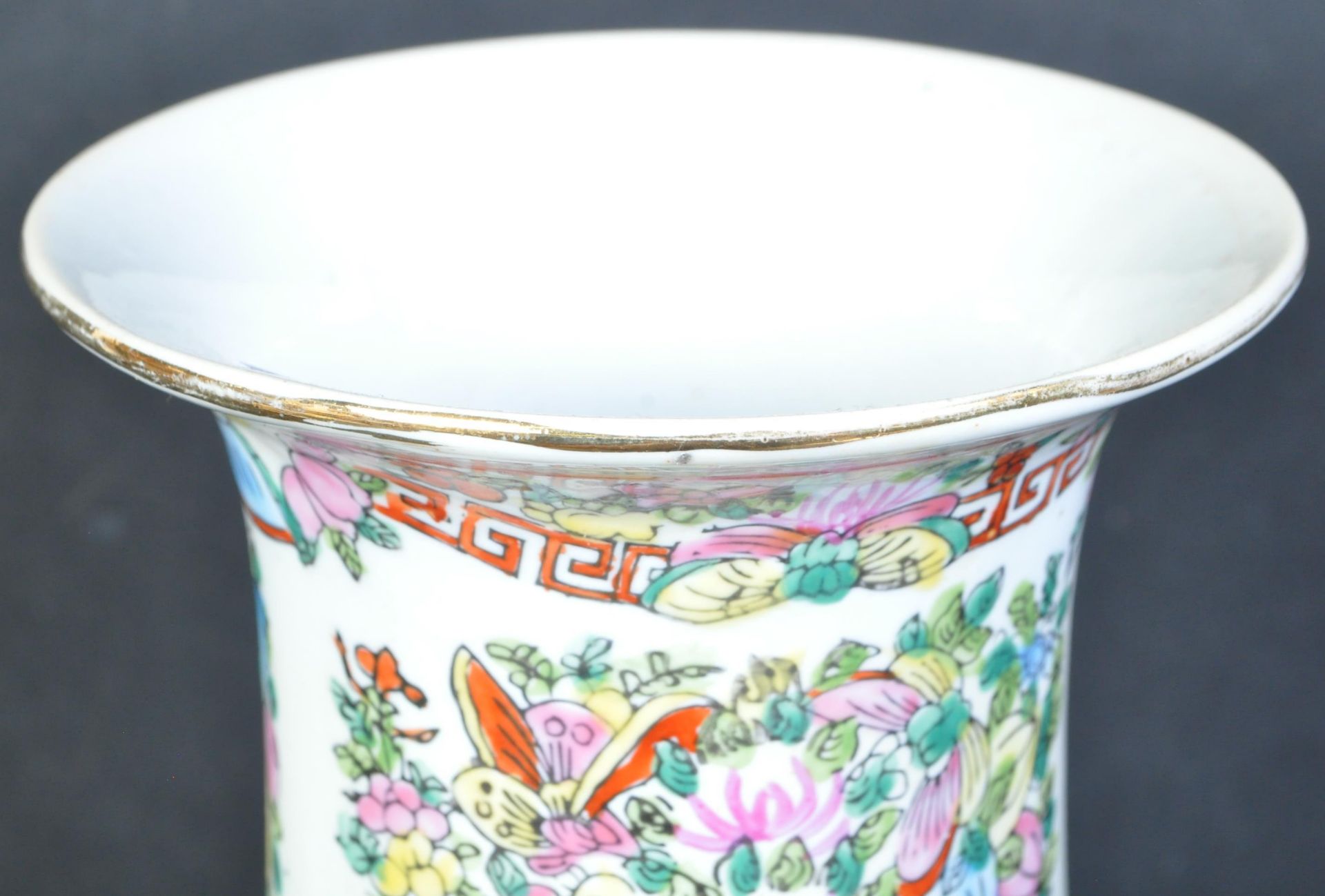 LATE 20TH CENTURY CHINESE ORIENTAL CERAMIC VASE - Image 3 of 4