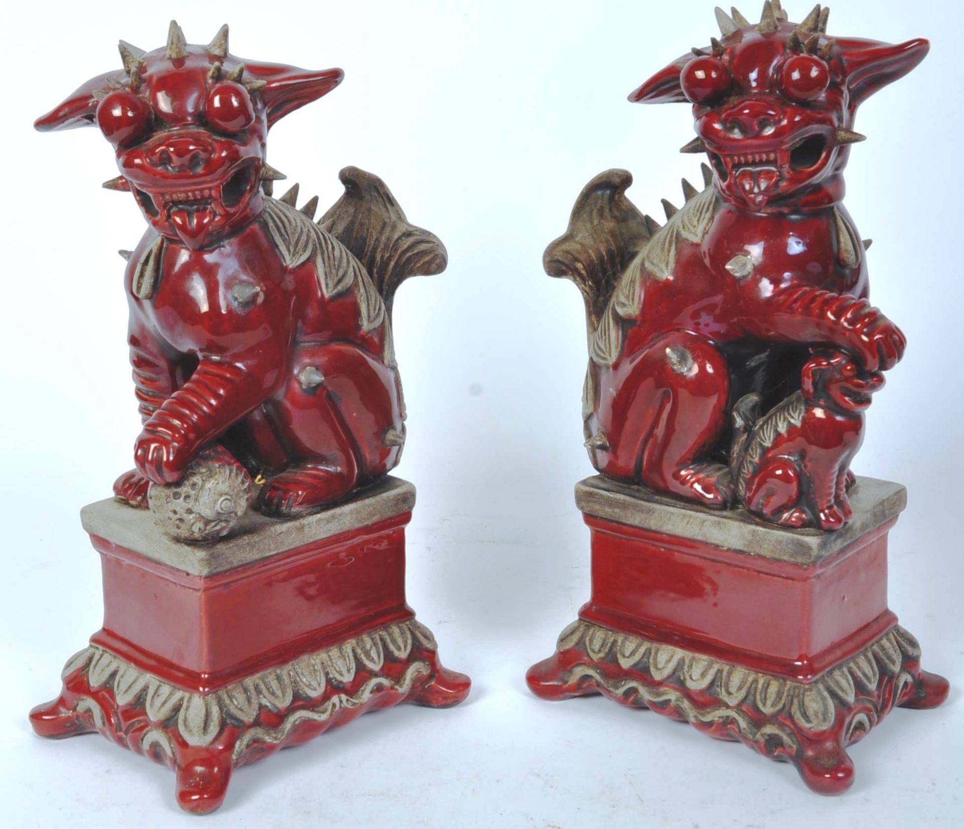 PAIR OF ORIENTAL CERAMIC TEMPLE / FU DOGS