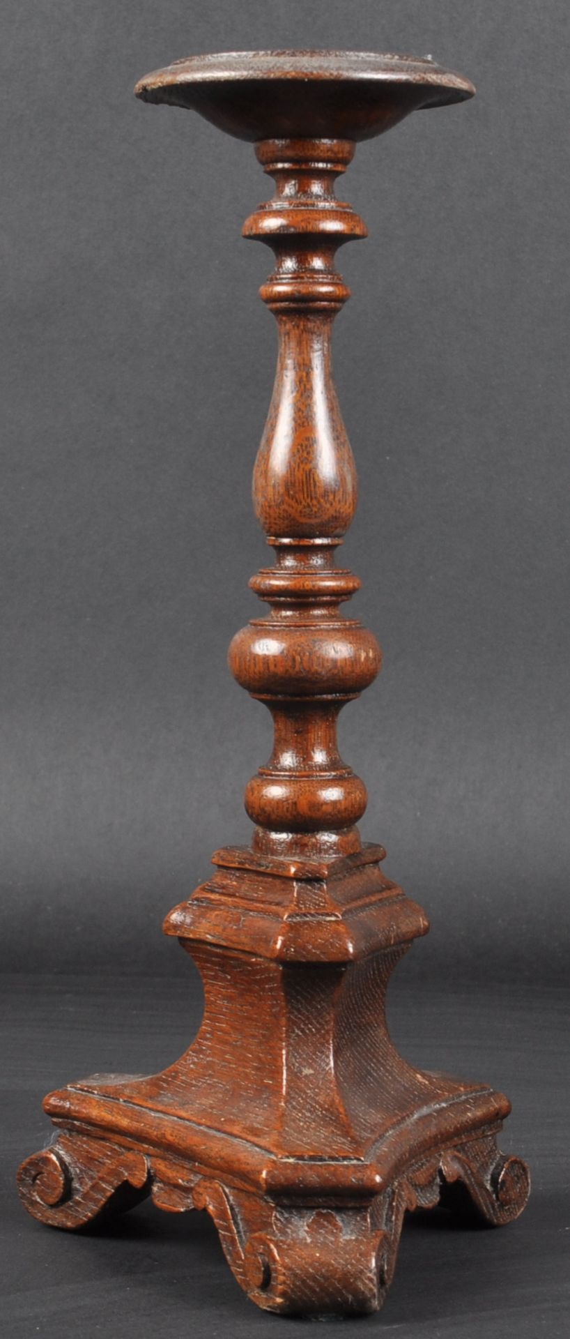 19TH CENTURY TURNED OAK ALTAR CANDLESTICK - Image 2 of 4