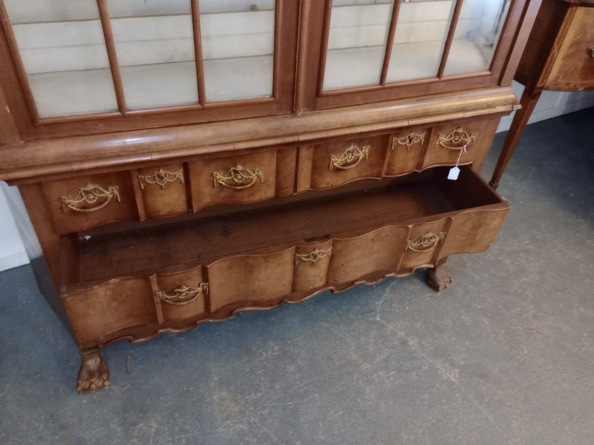 LARGE 19TH CENTURY GEORGE II WALNUT GLAZED VITRINE - Image 3 of 6