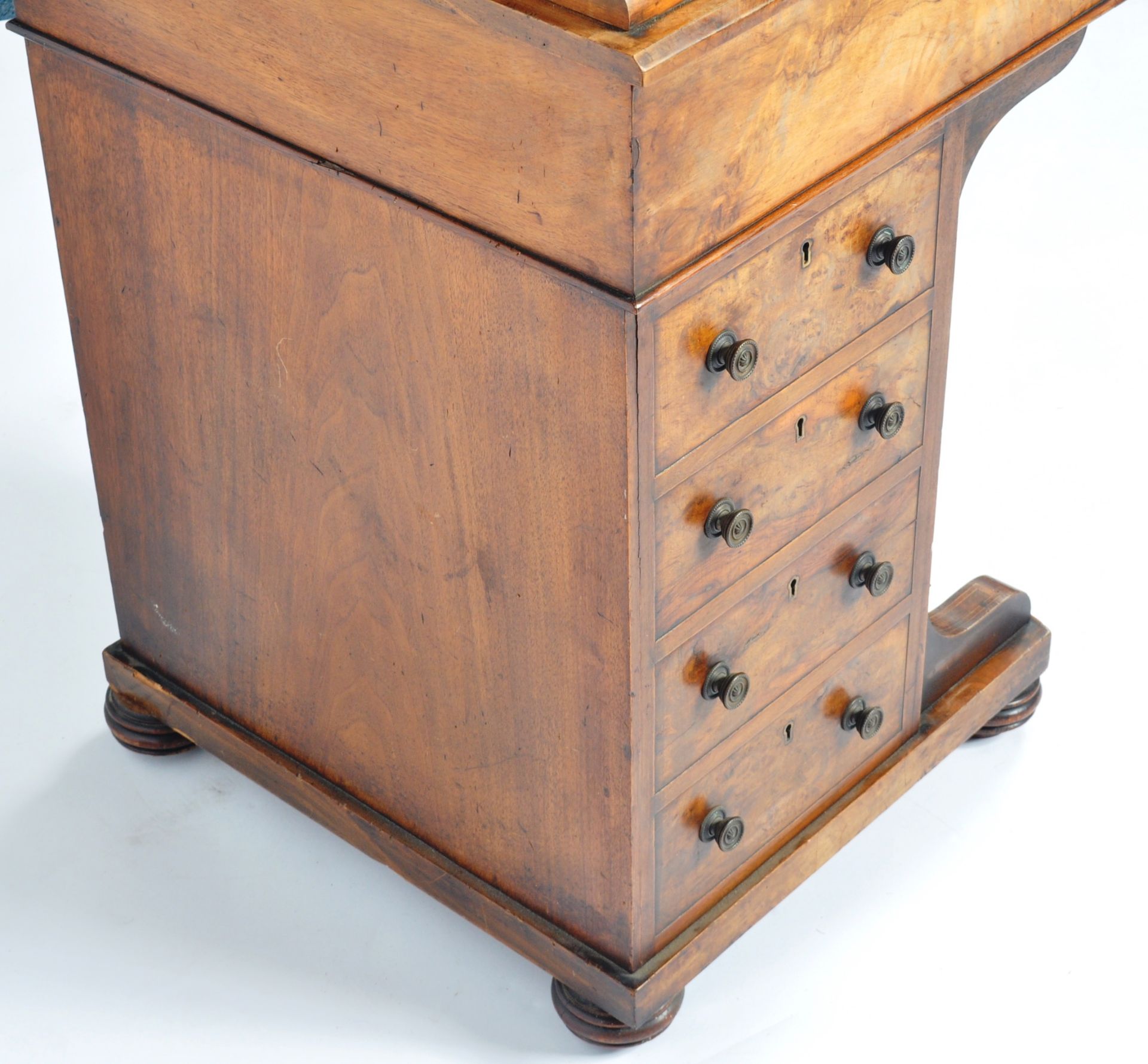 19TH CENTURY VICTORIAN WALNUT DAVENPORT DESK - Image 6 of 9