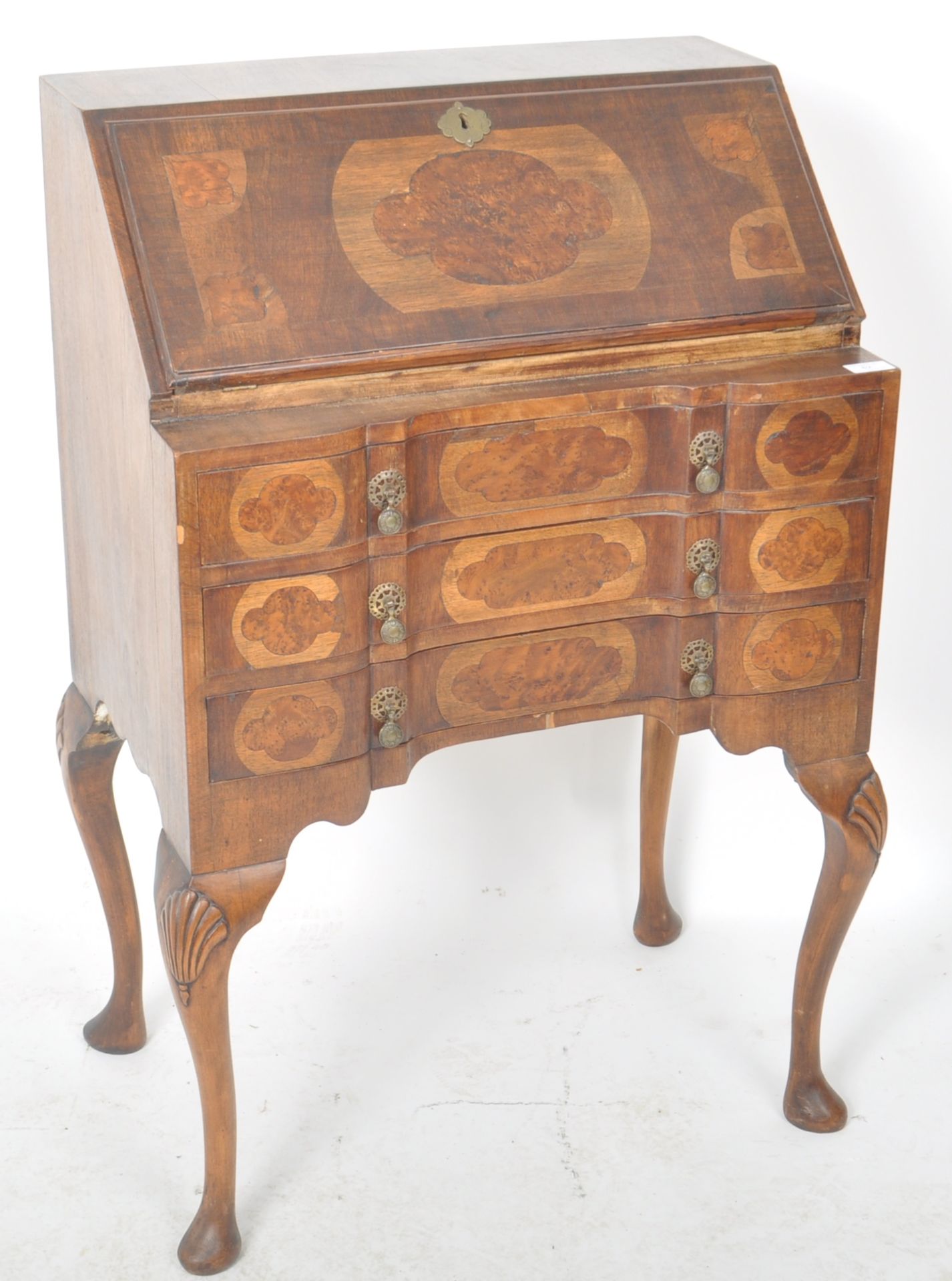 EARLY 20TH CENTURY QUEEN ANNE STYLE WALNUT BUREAU - Image 2 of 7
