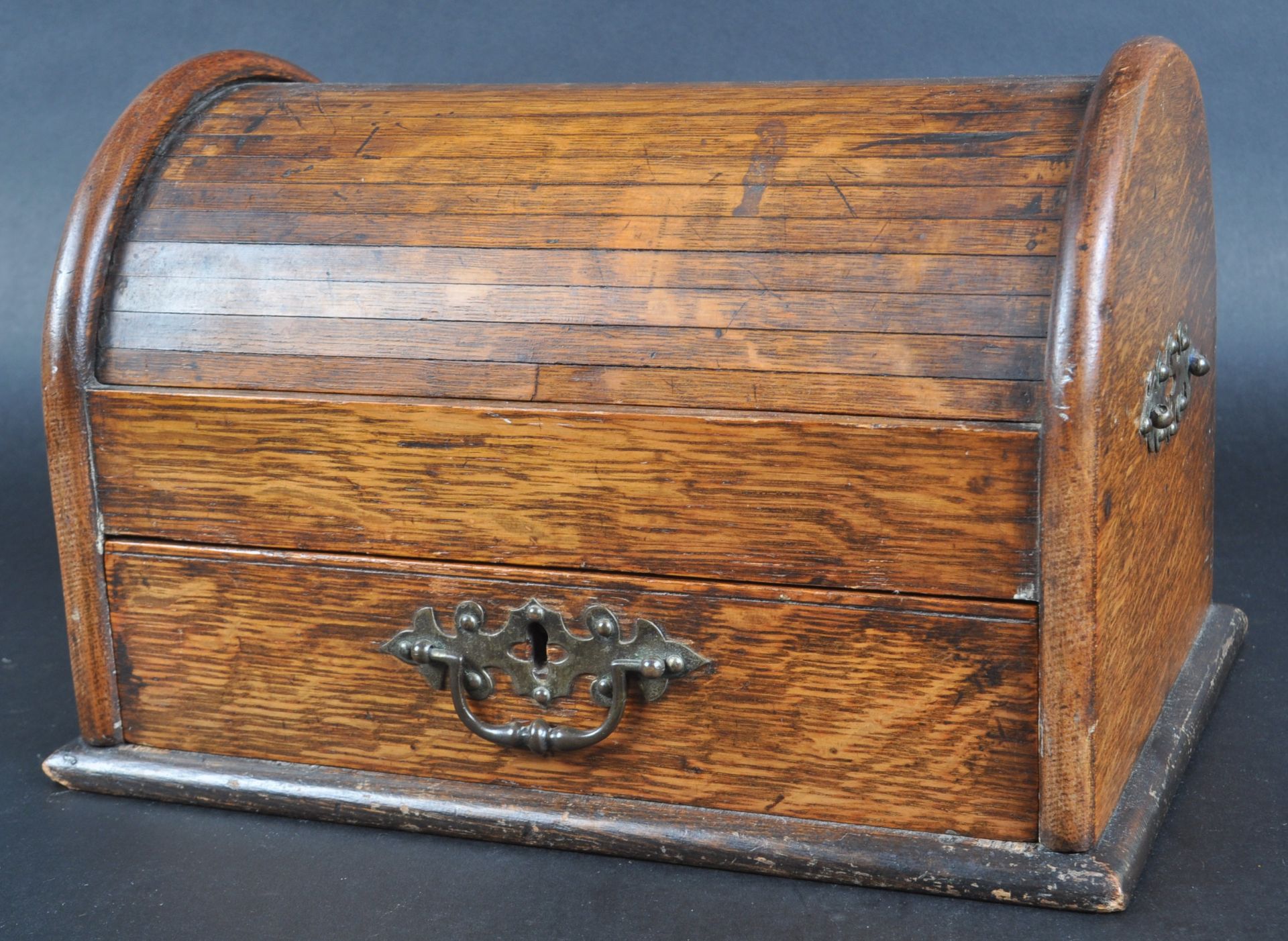 19TH CENTURY OAK ROLL TOP DESK TIDY