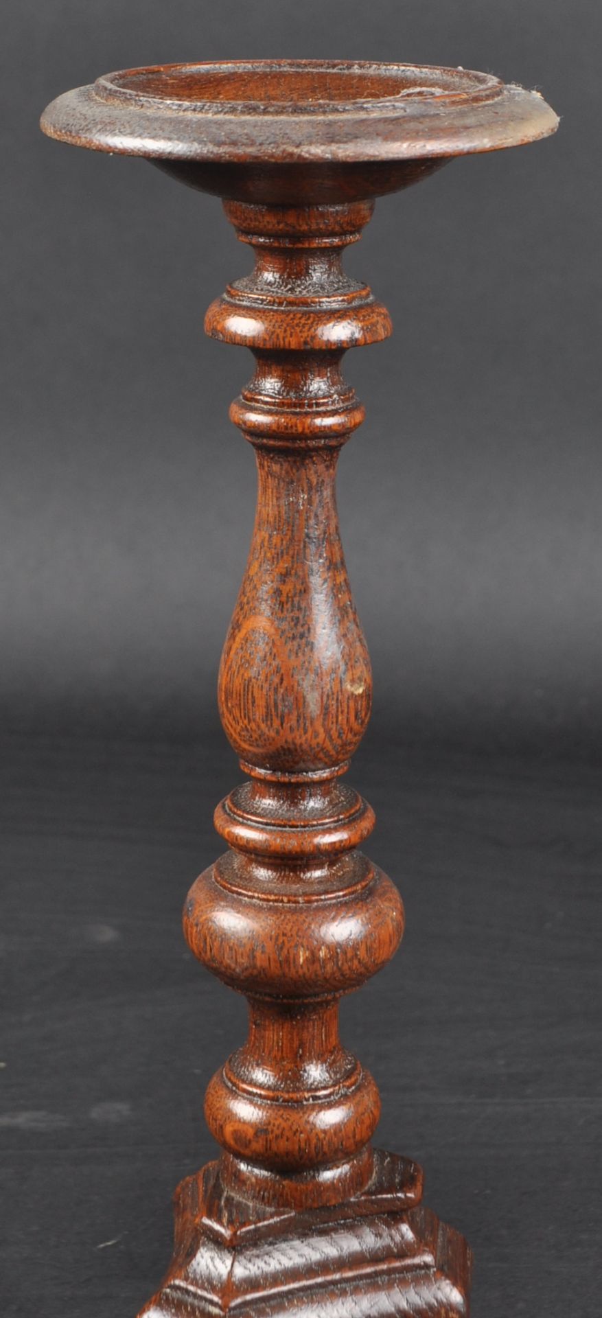 19TH CENTURY TURNED OAK ALTAR CANDLESTICK - Image 3 of 4