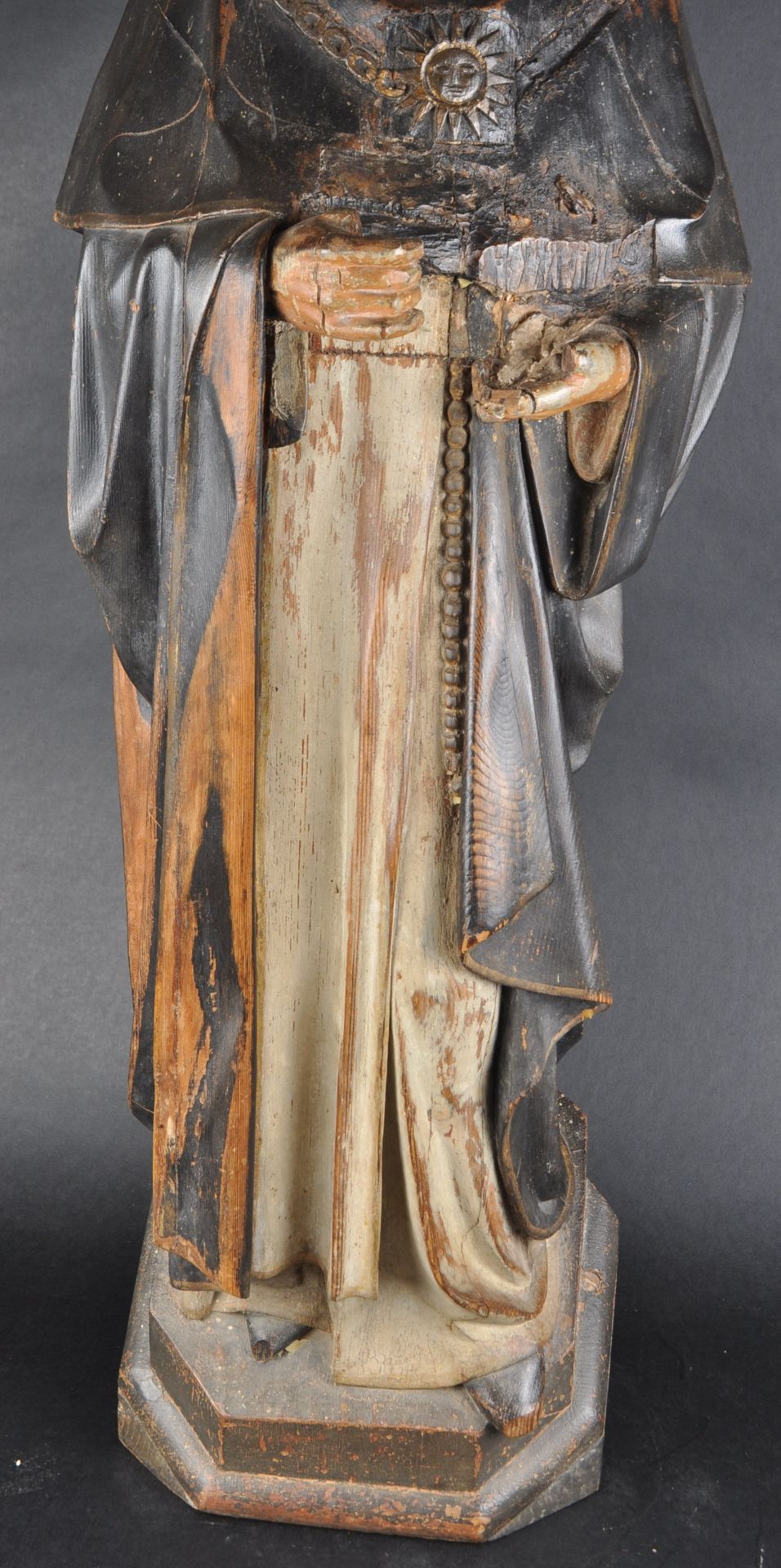 19TH CENTURY PINE CARVED CLERGYMAN - Image 4 of 7