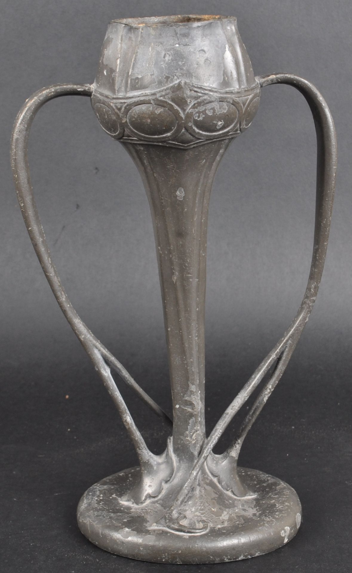 TUDRIC PEWTER VASE IN THE MANNER OF ARCHIBALD KNOX - Image 5 of 8