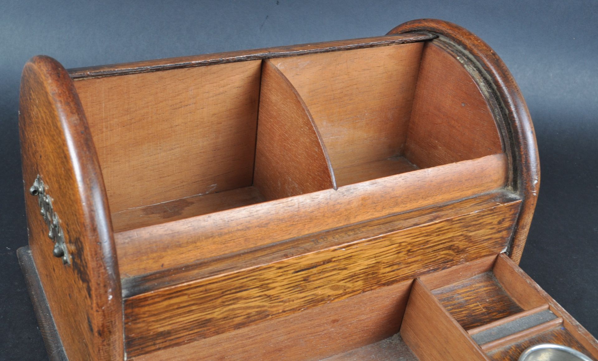 19TH CENTURY OAK ROLL TOP DESK TIDY - Image 4 of 6