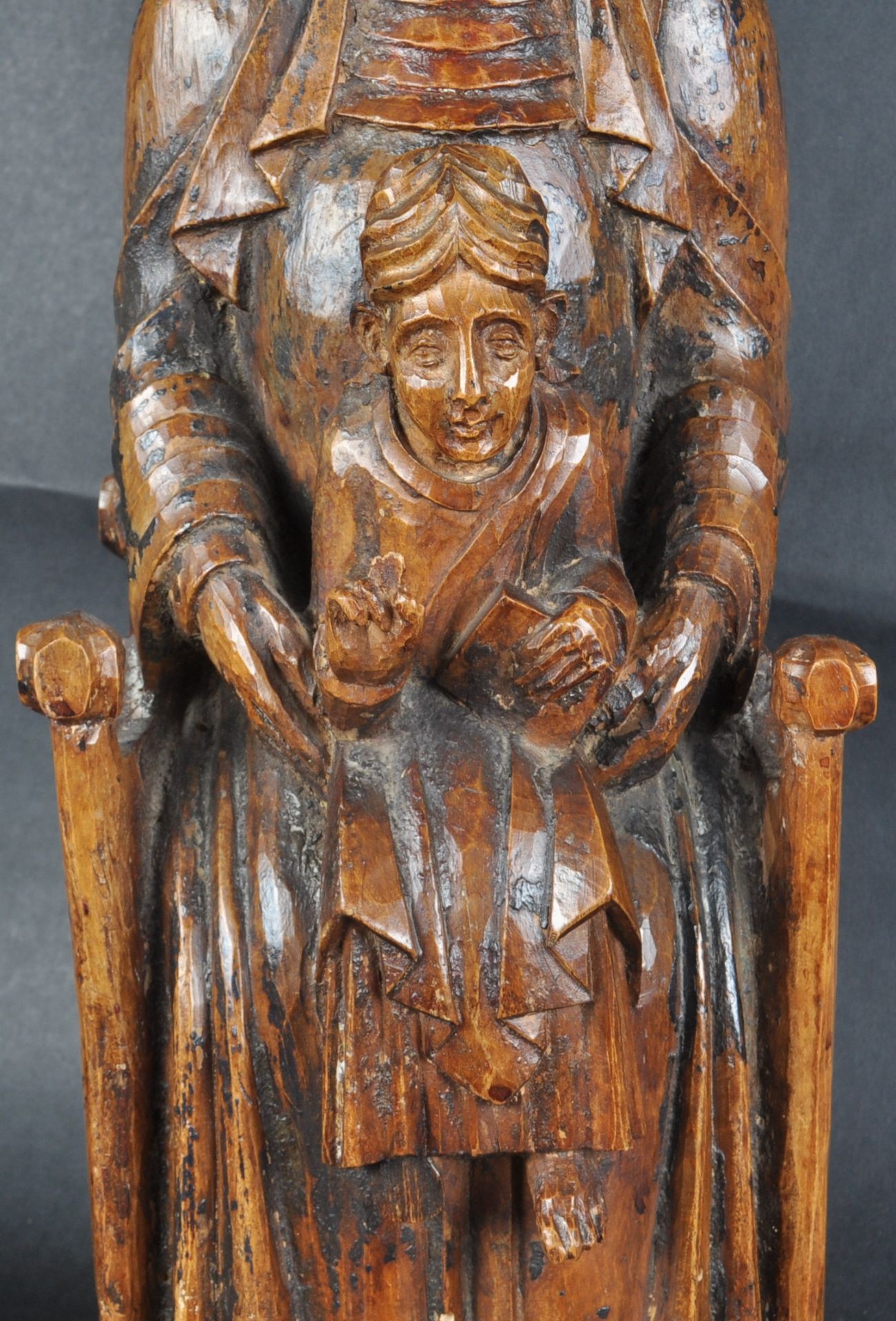 18TH CENTURY CARVED WALNUT RELIGIOUS ENTHRONED FIGURE - Image 4 of 6