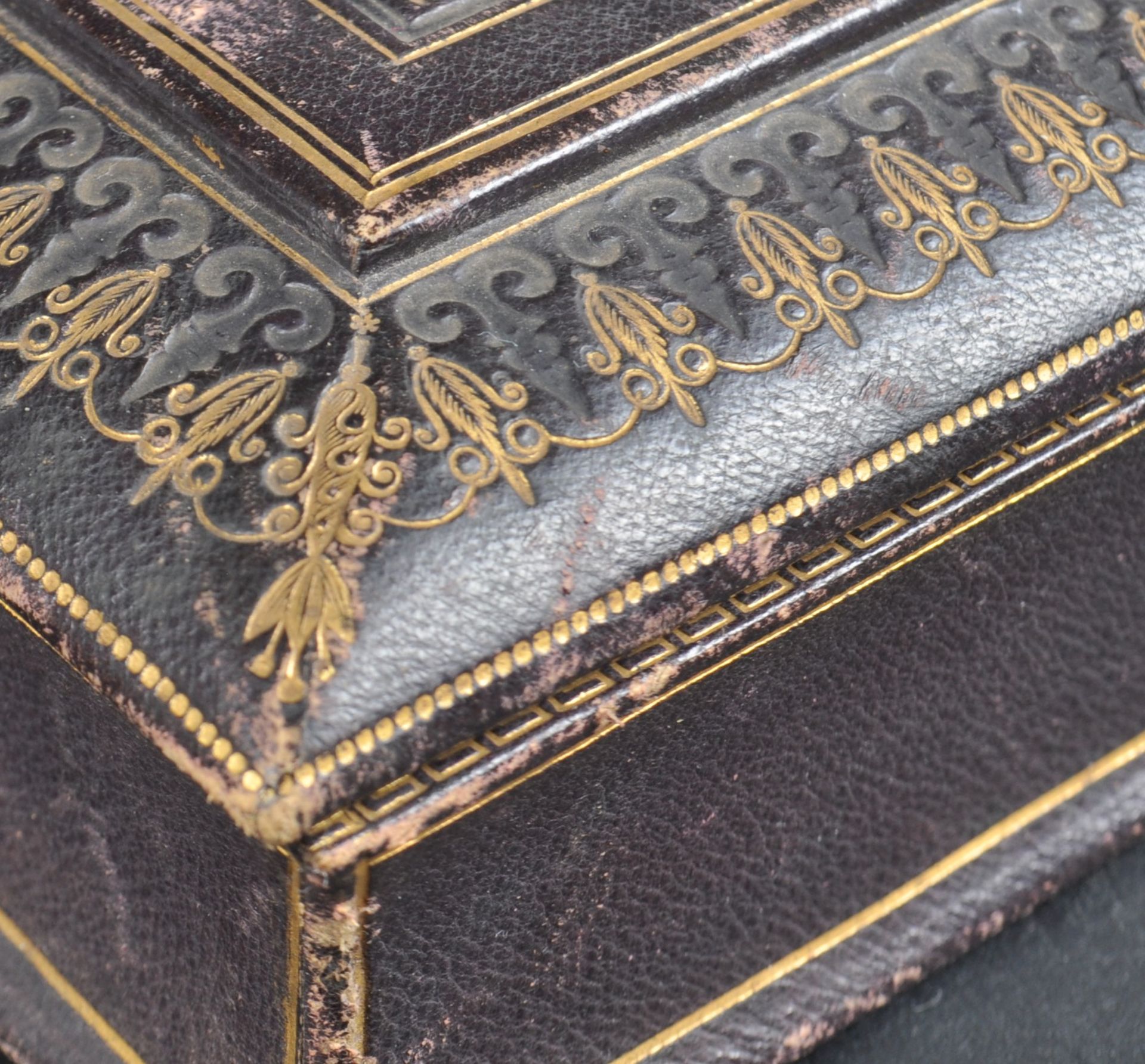 19TH CENTURY GILT LEATHER TOOLED STATIONARY BOX - Image 3 of 7