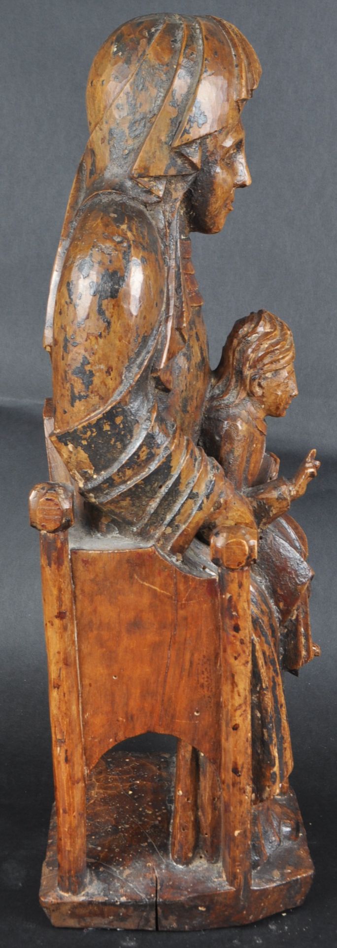 18TH CENTURY CARVED WALNUT RELIGIOUS ENTHRONED FIGURE - Image 2 of 6