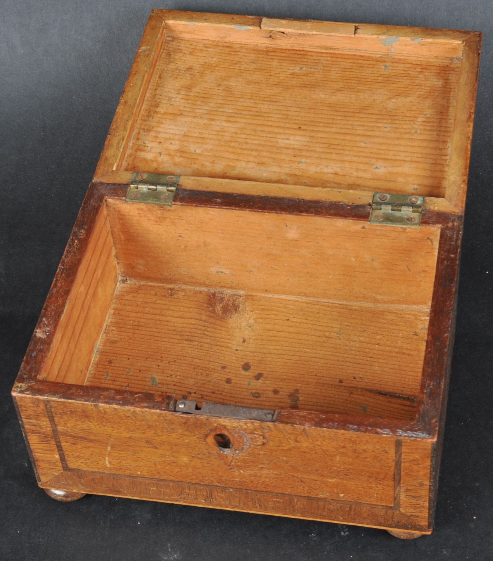 19TH CENTURY MAHOGANY SATINWOOD INLAID TRINKET BOX - Image 3 of 6