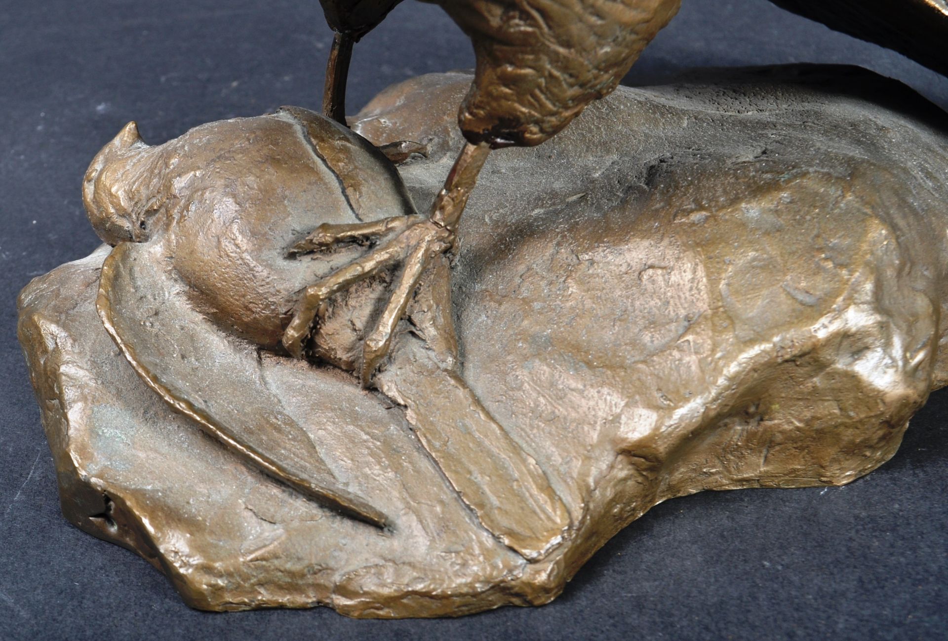 BRONZE STATUE FIGURE OF A FALCON STOOD UPON HIS PREY - Image 5 of 7