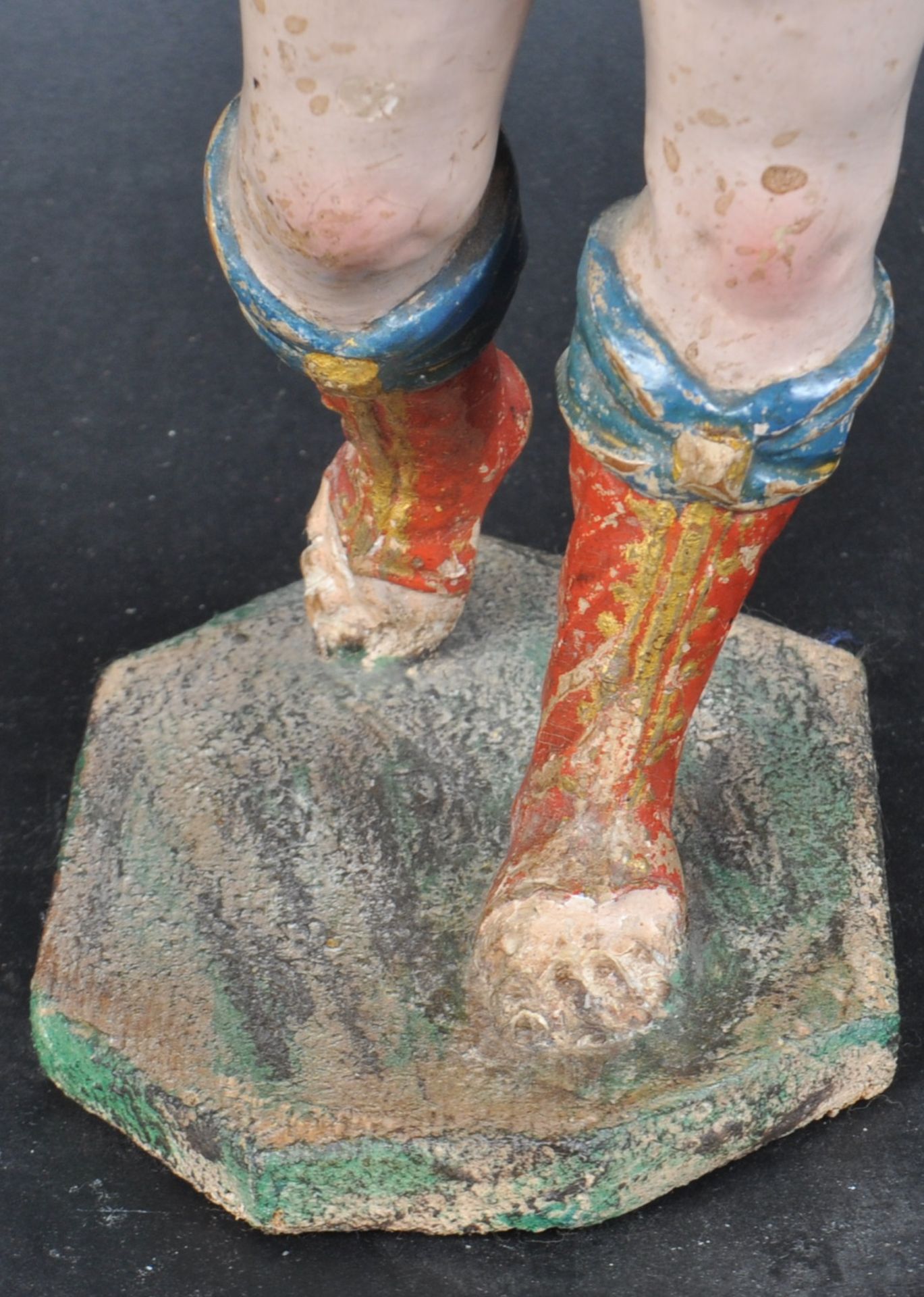 18TH CENTURY CENTURY CARVED LIMEWOOD PAINTED FIGURINE - Image 3 of 6