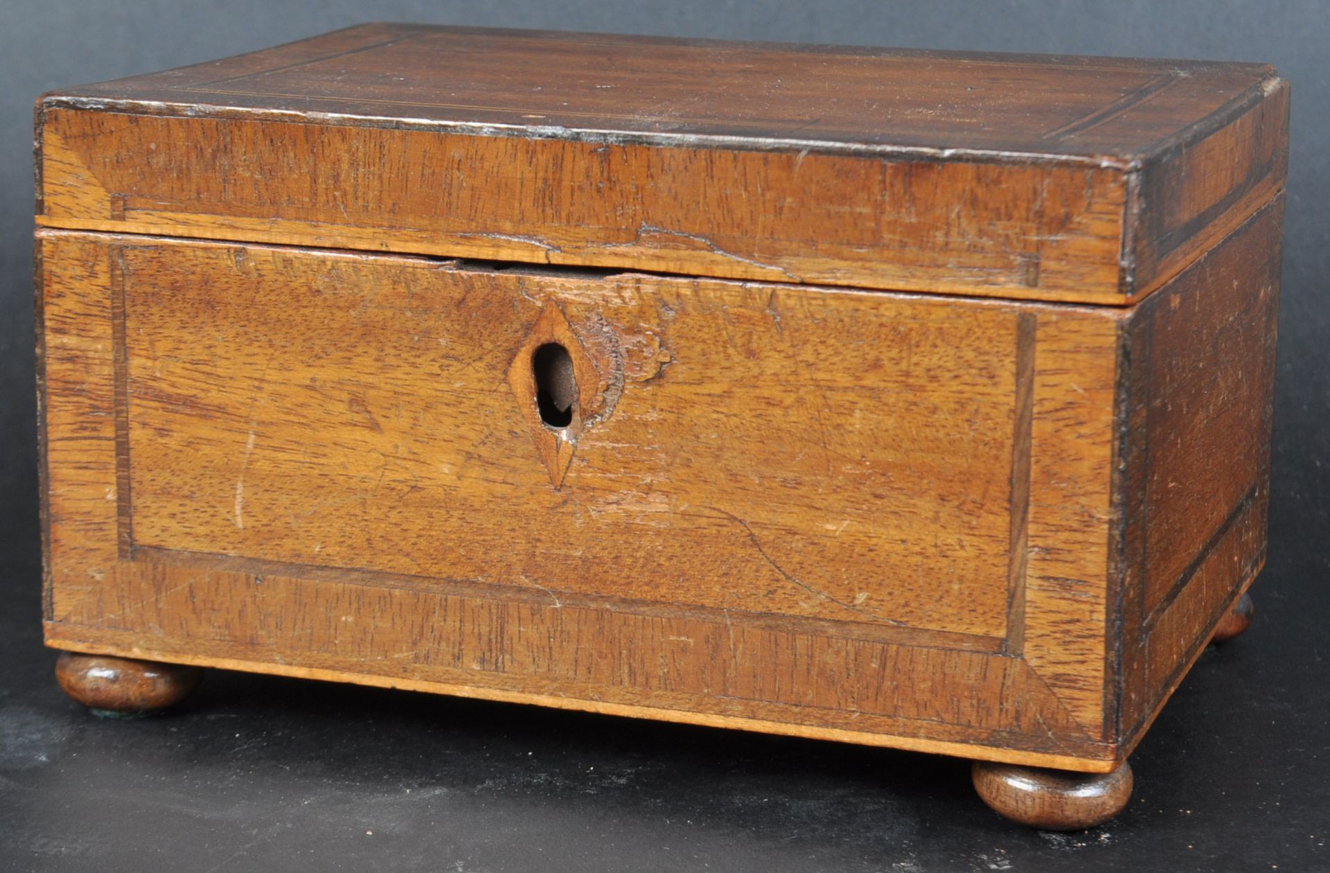 19TH CENTURY MAHOGANY SATINWOOD INLAID TRINKET BOX