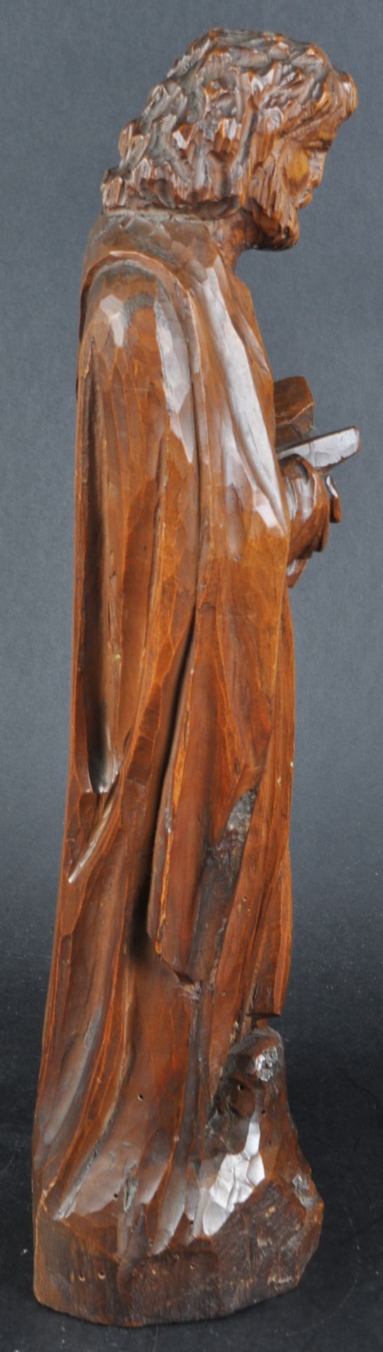 20TH CENTURY CARVED WOOD FIGURE OF A RELIGIOUS FIGURE - Bild 5 aus 5