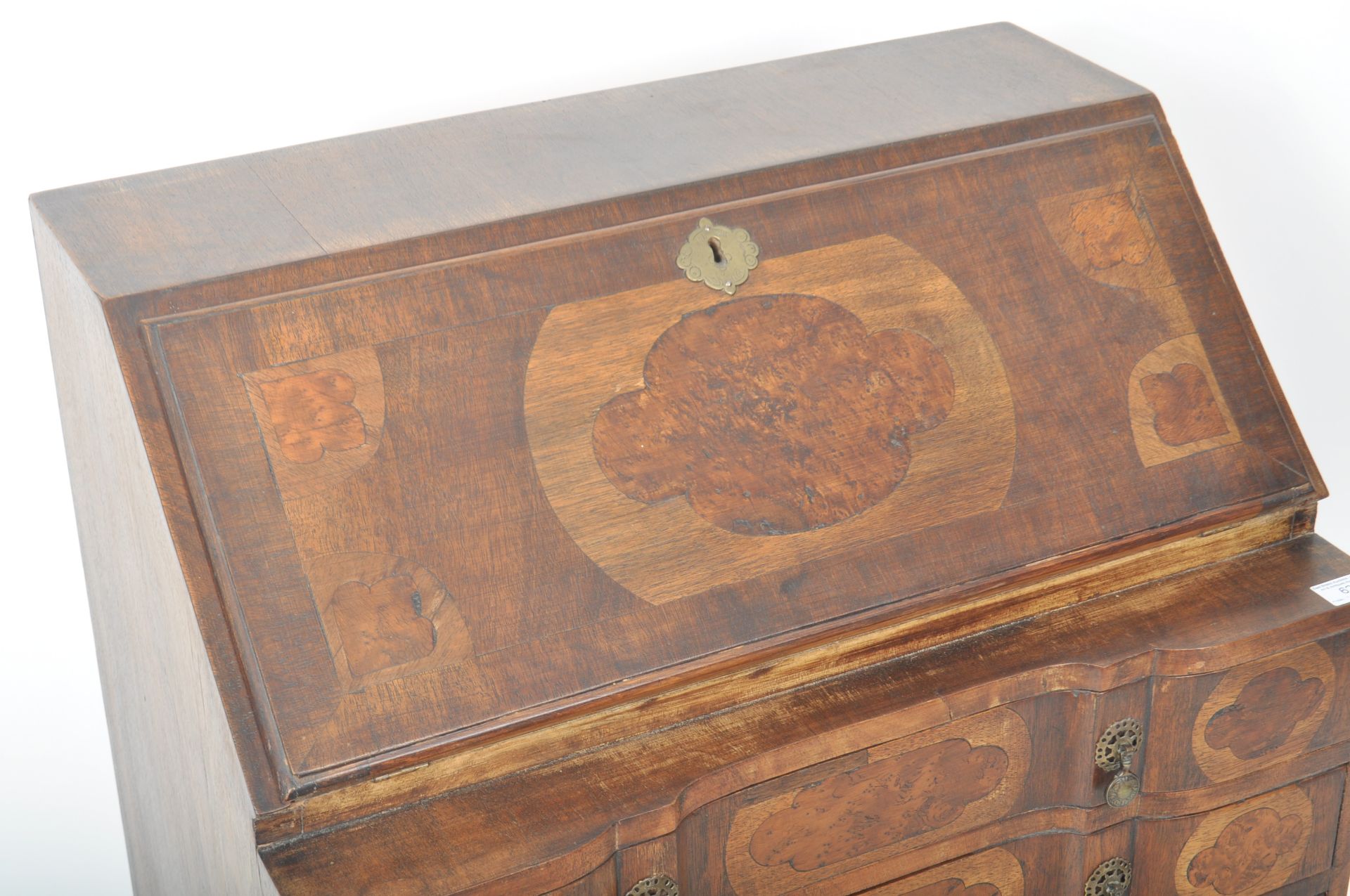 EARLY 20TH CENTURY QUEEN ANNE STYLE WALNUT BUREAU - Image 3 of 7