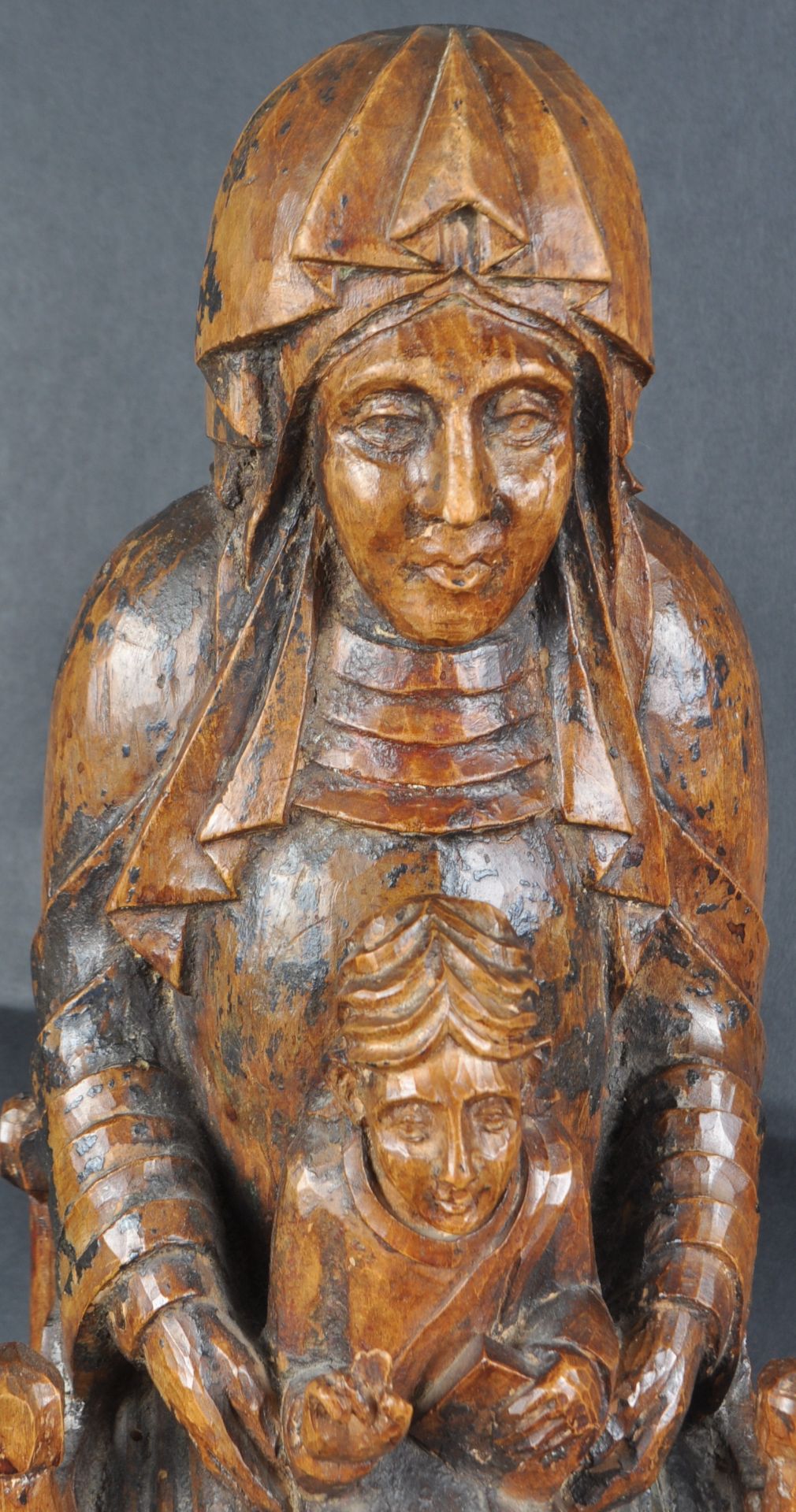 18TH CENTURY CARVED WALNUT RELIGIOUS ENTHRONED FIGURE - Image 3 of 6