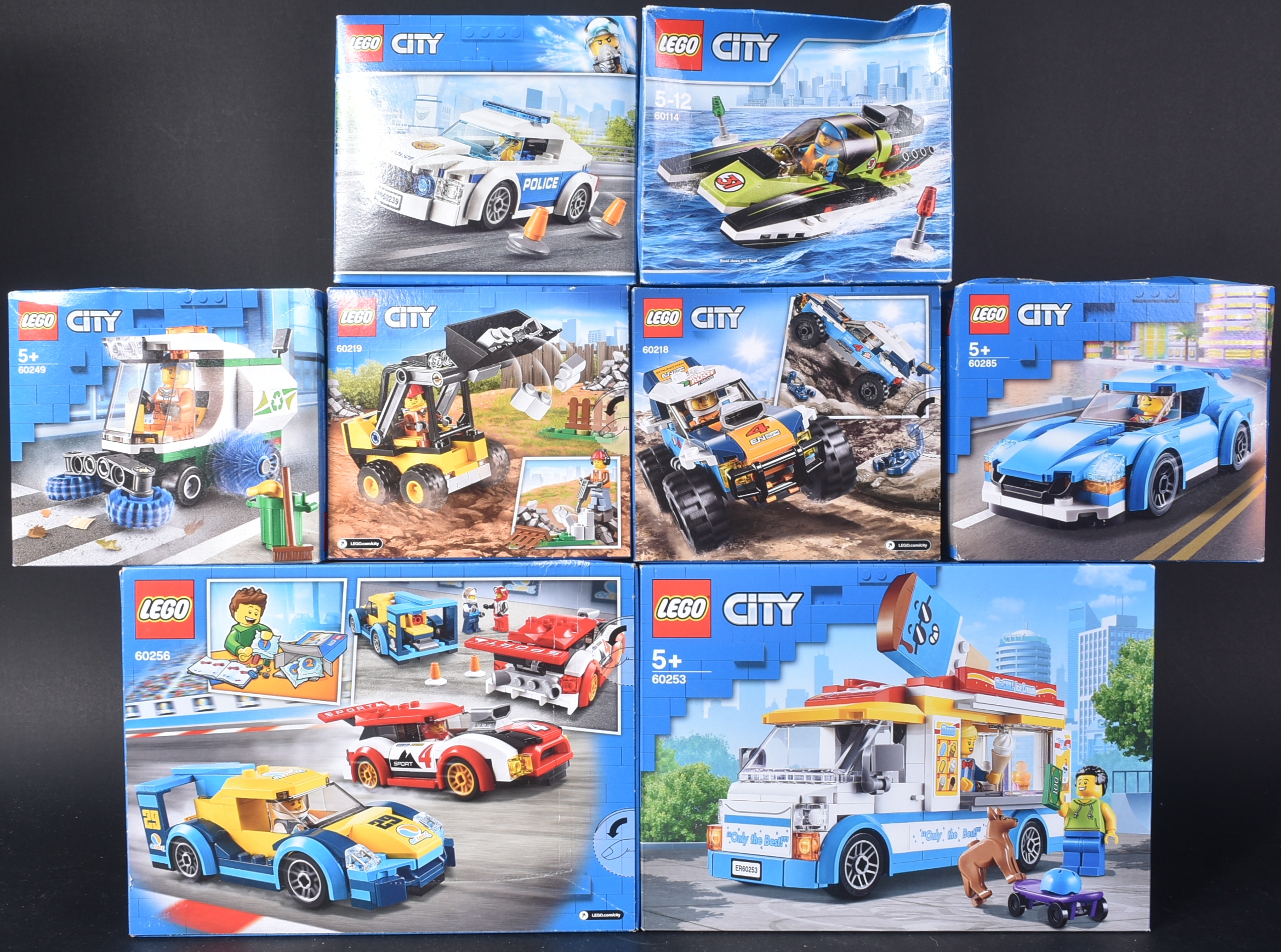 LEGO SETS - A COLLECTION OF LEGO CITY SETS