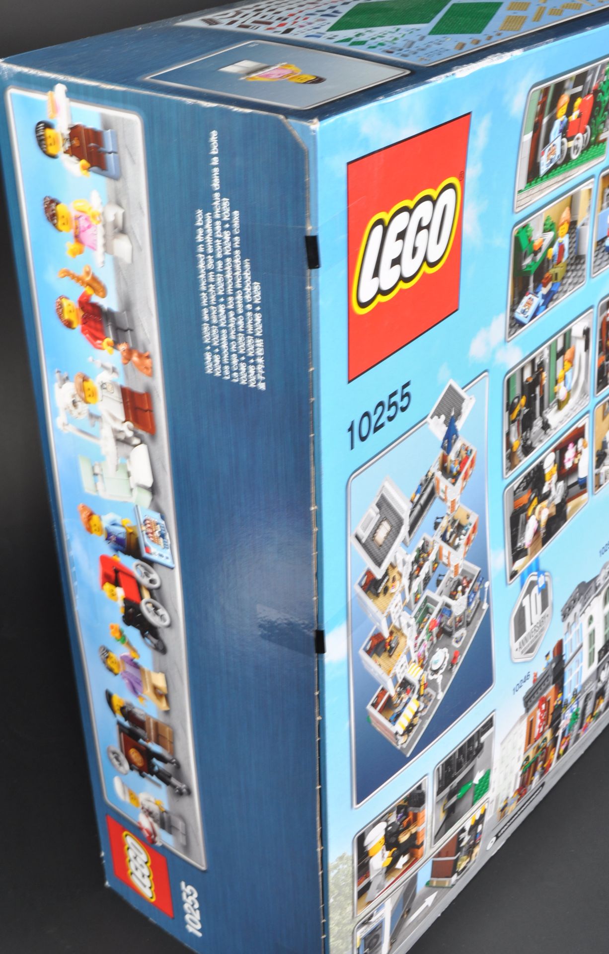 LEGO SET - CREATOR - 10255 - ASSEMBLY SQUARE - Image 3 of 3