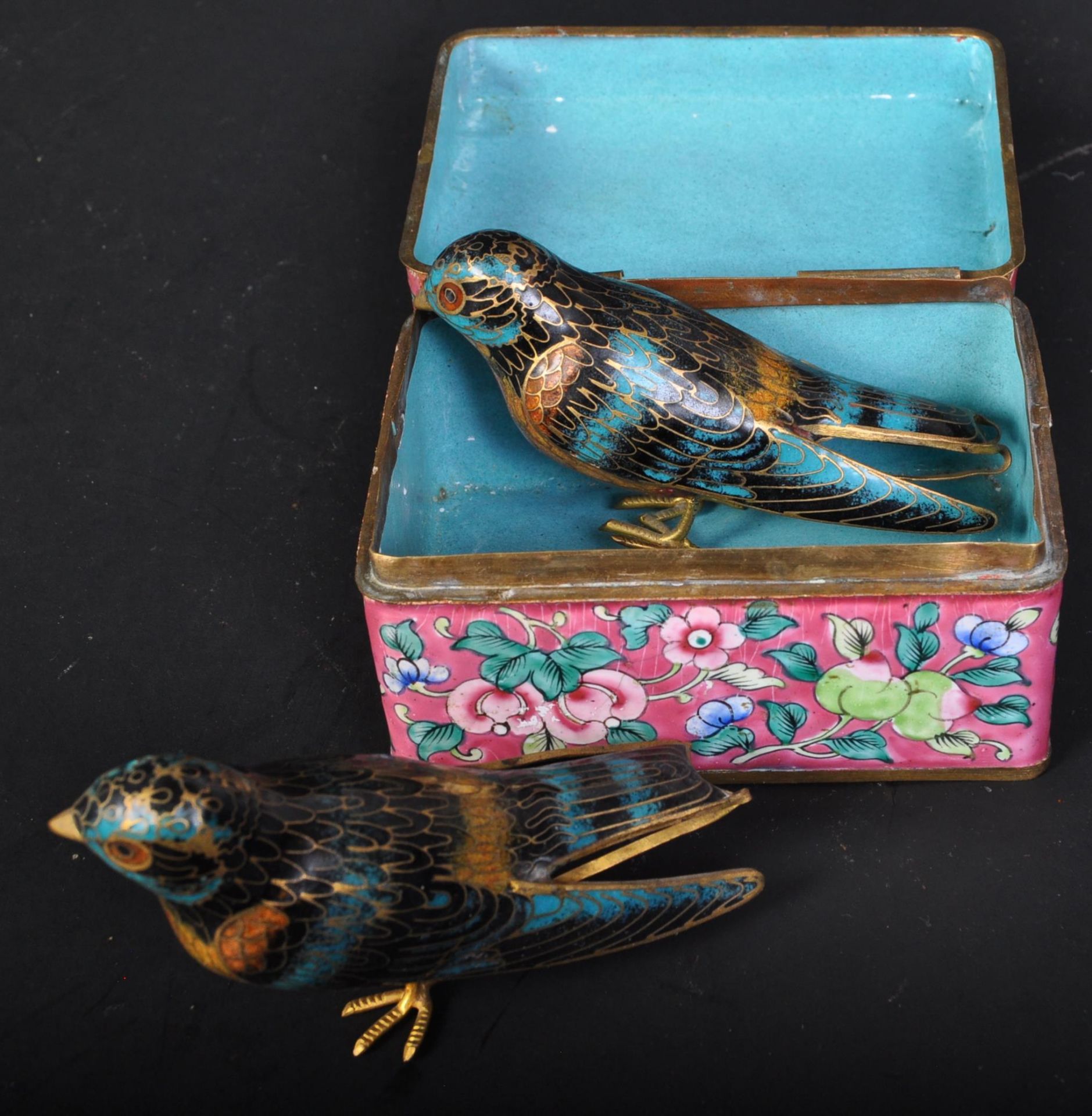 PAIR OF 1920S CHINESE CLOISONNE BIRDS & PINK CLOISONNE BOX