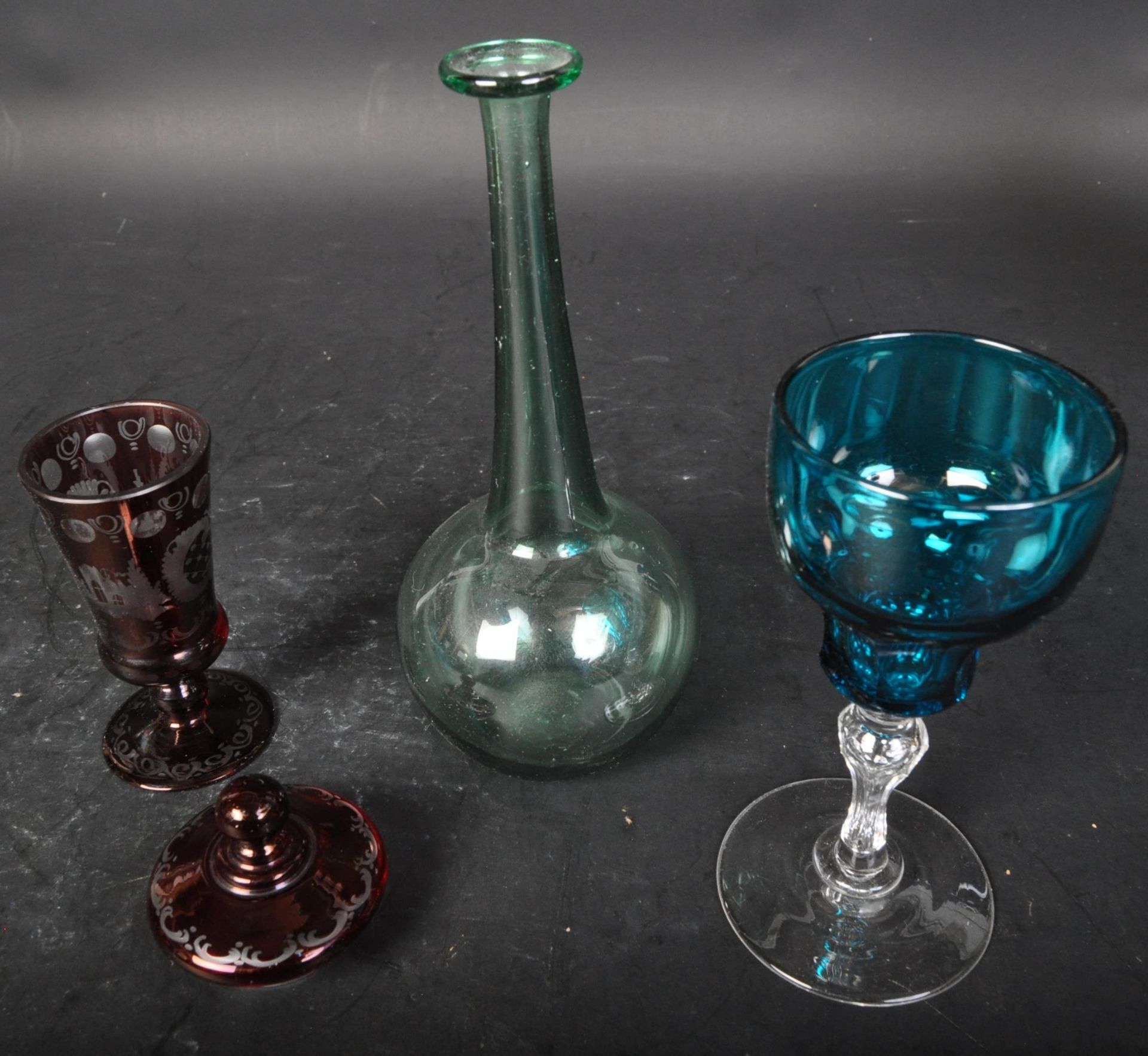 COLLECTION OF VICTORIAN & LATER CUT & STUDIO ART GLASS - Image 5 of 6