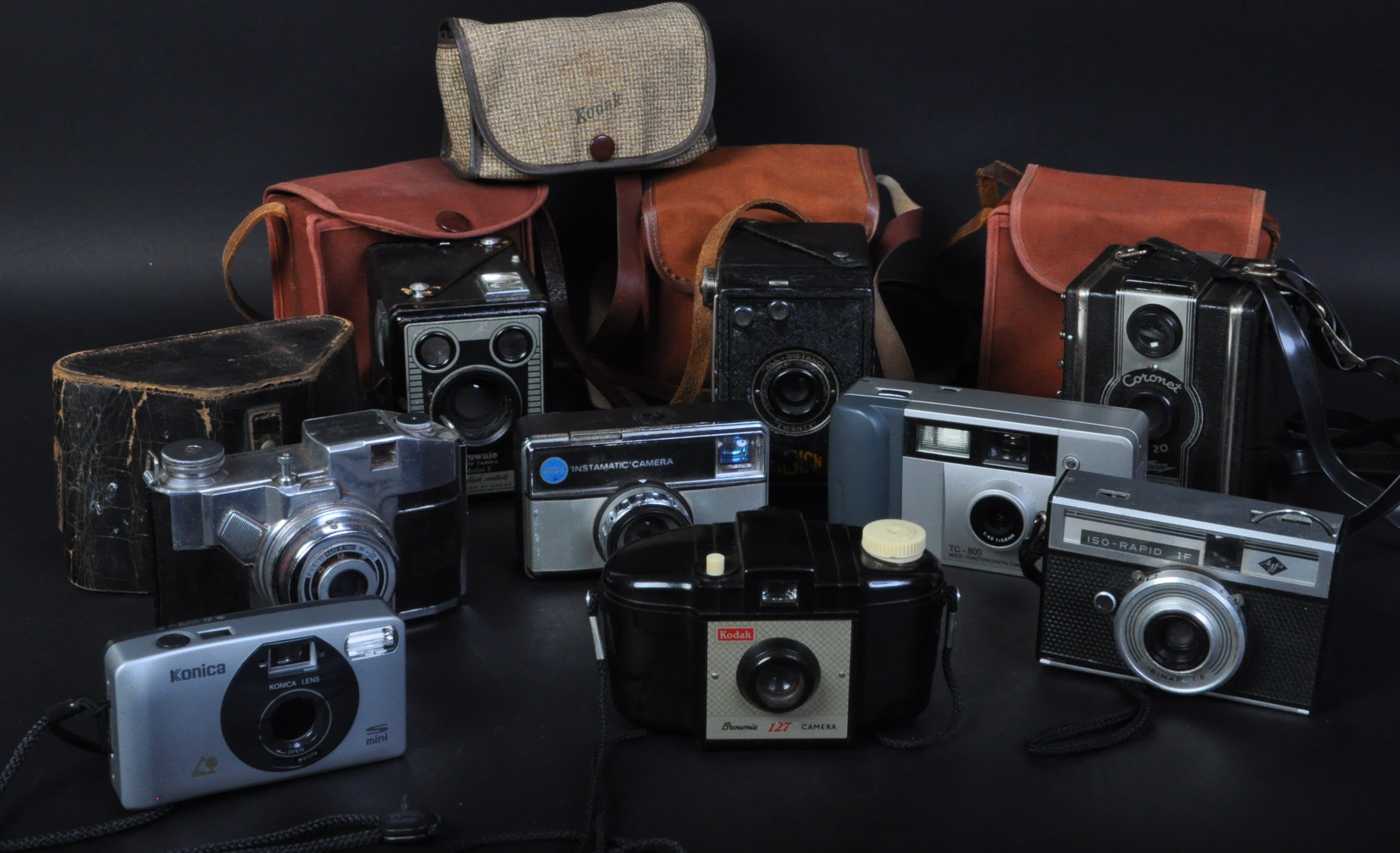 COLLECTION OF VINTAGE CAMERAS - KODAK - CANON - Image 3 of 5