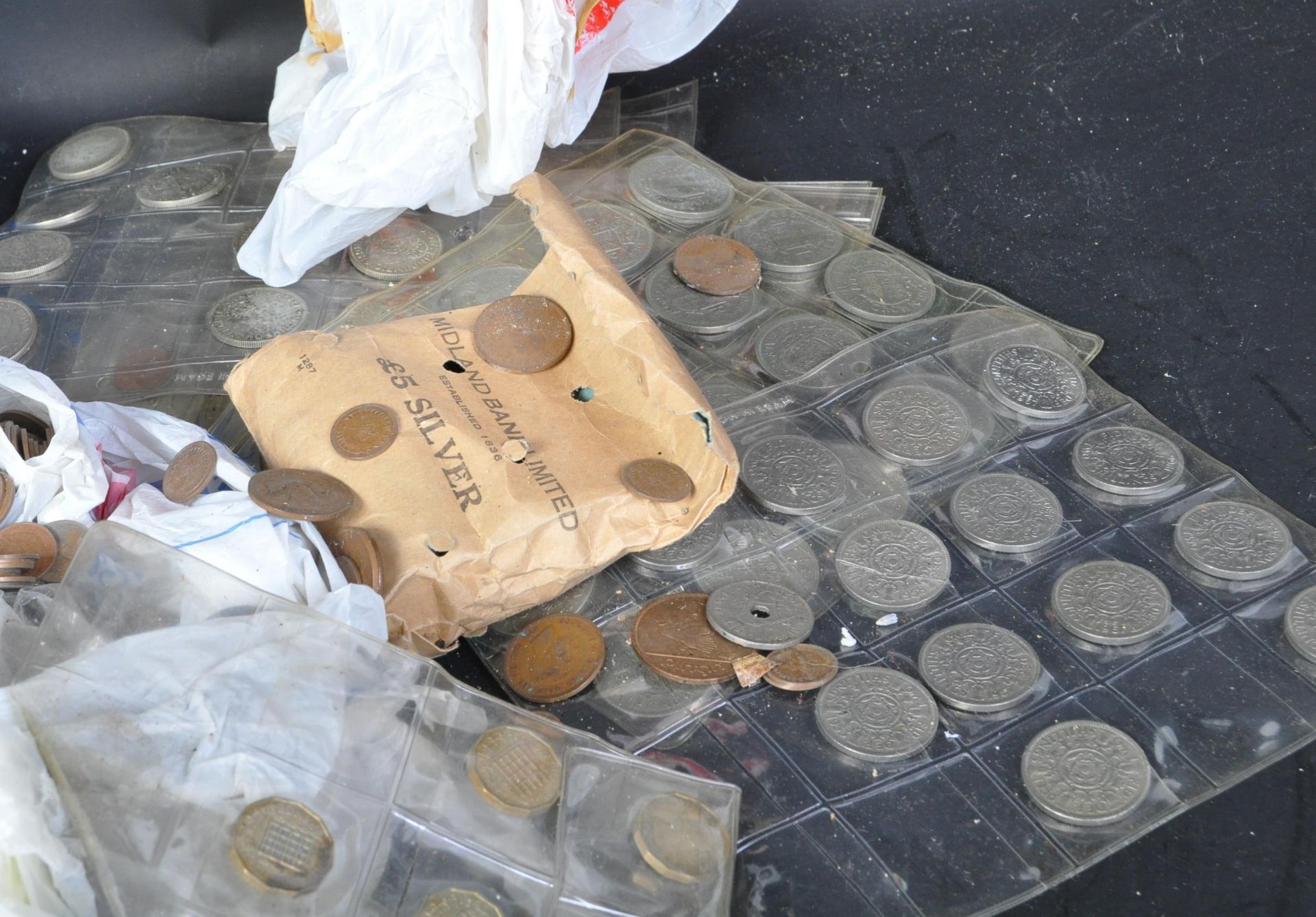 LARGE COLLECTION OF PREDOMINANTLY BRITISH COINS - Image 5 of 5