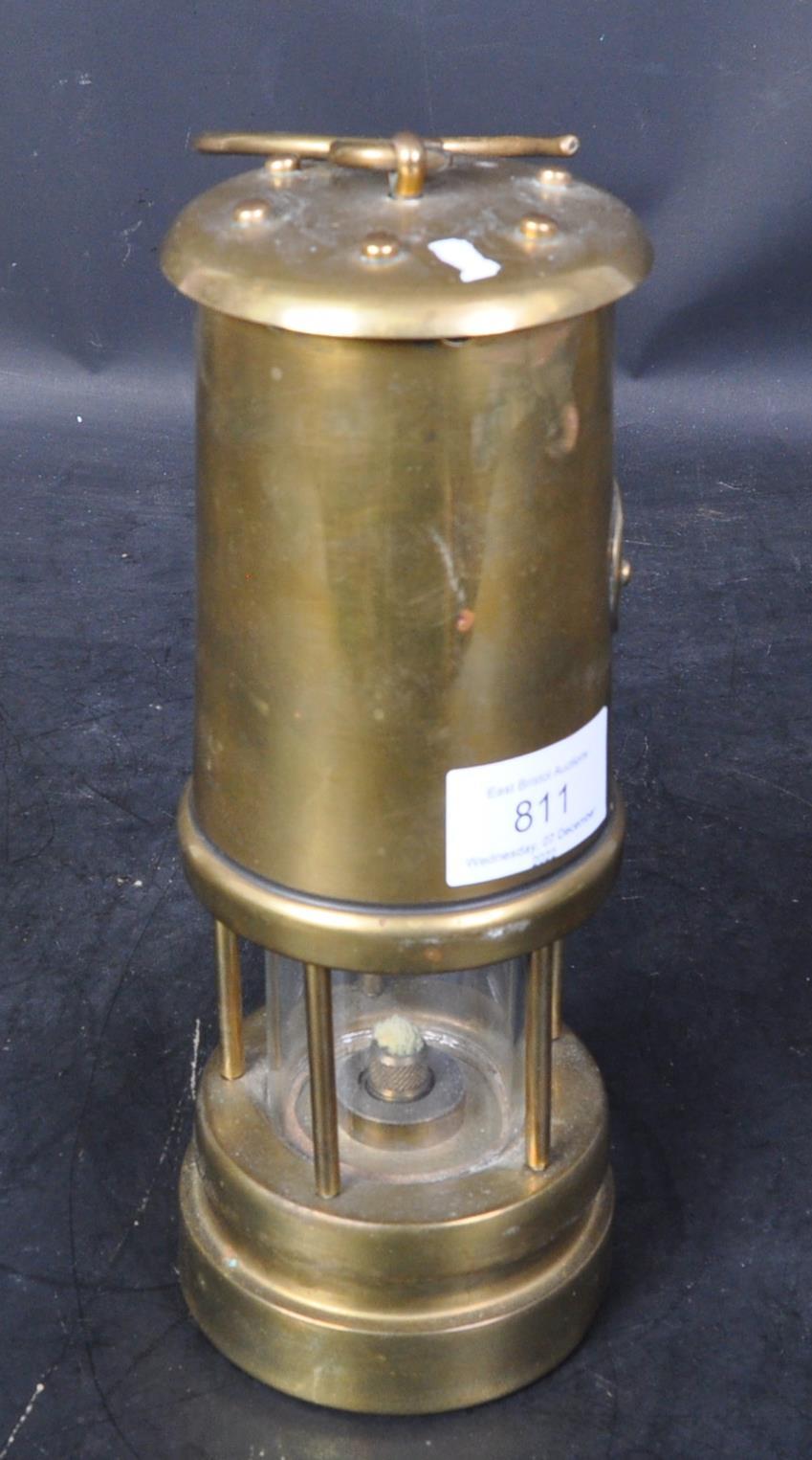 VINTAGE BRASS WELSH MINER'S LAMP - Bild 2 aus 5