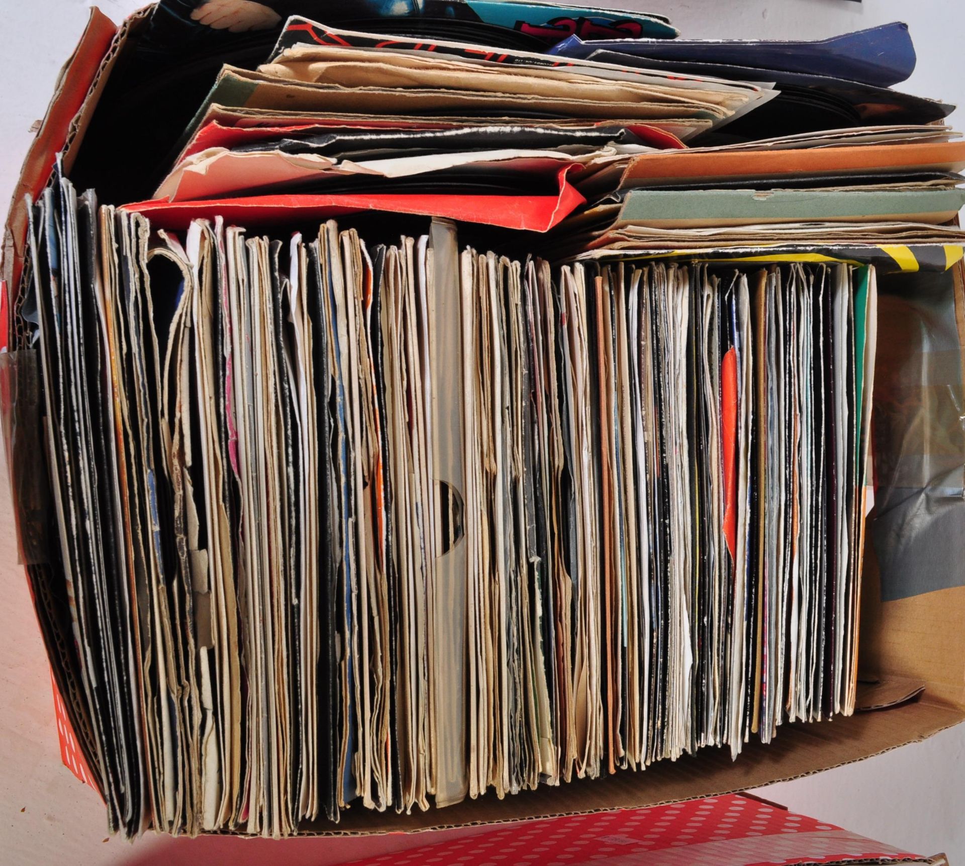 LARGE COLLECTION OF VINTAGE 45 RECORDS - Image 4 of 6