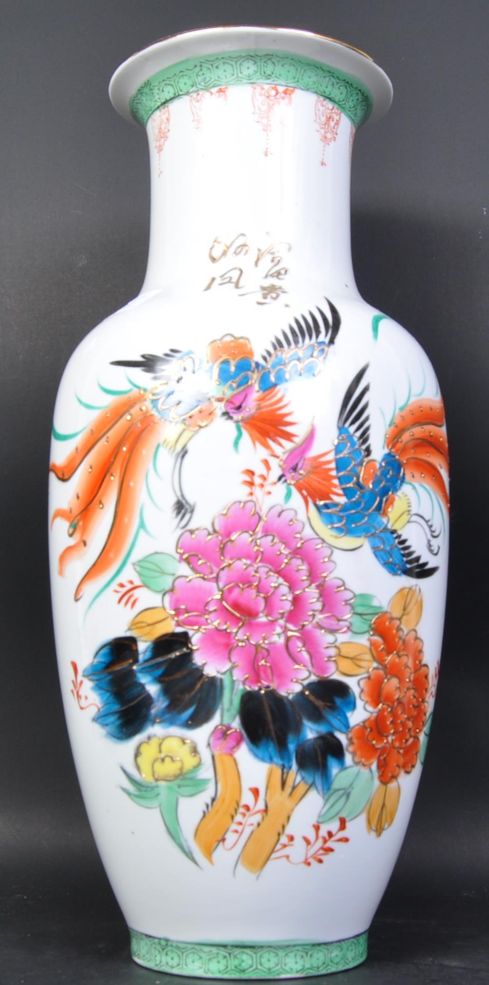 LARGE CHINESE 20TH CENTURY FAMILLE ROSE FLOOR VASE - Image 2 of 4