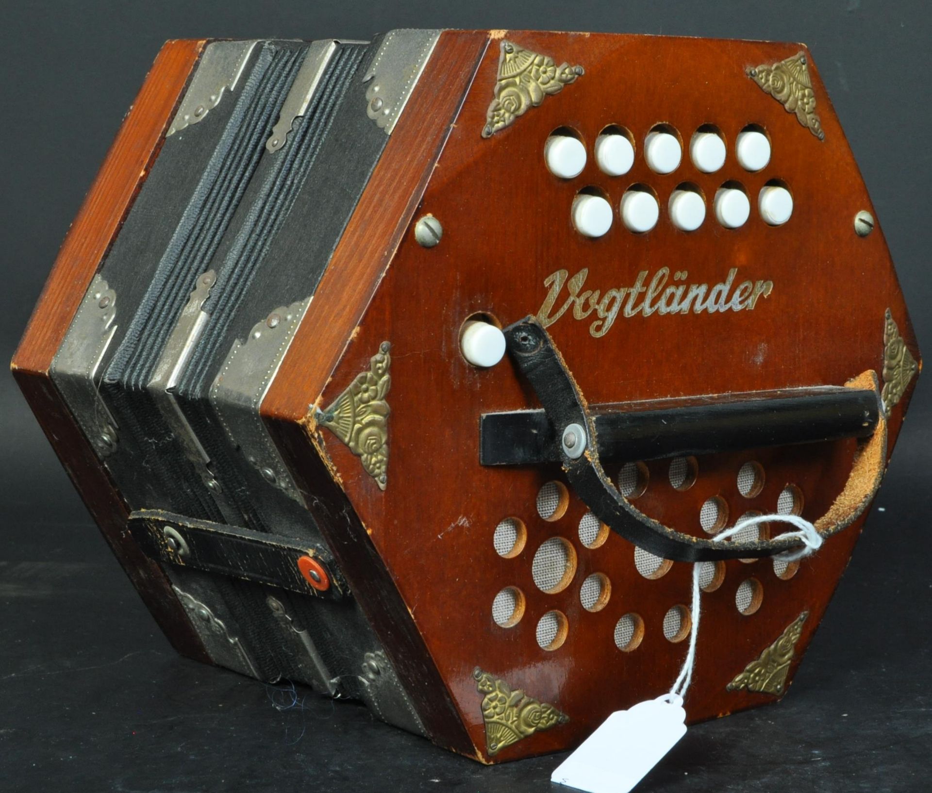 VINTAGE EAST GERMAN VOGTLANDER CONCERTINA INSTRUMENT