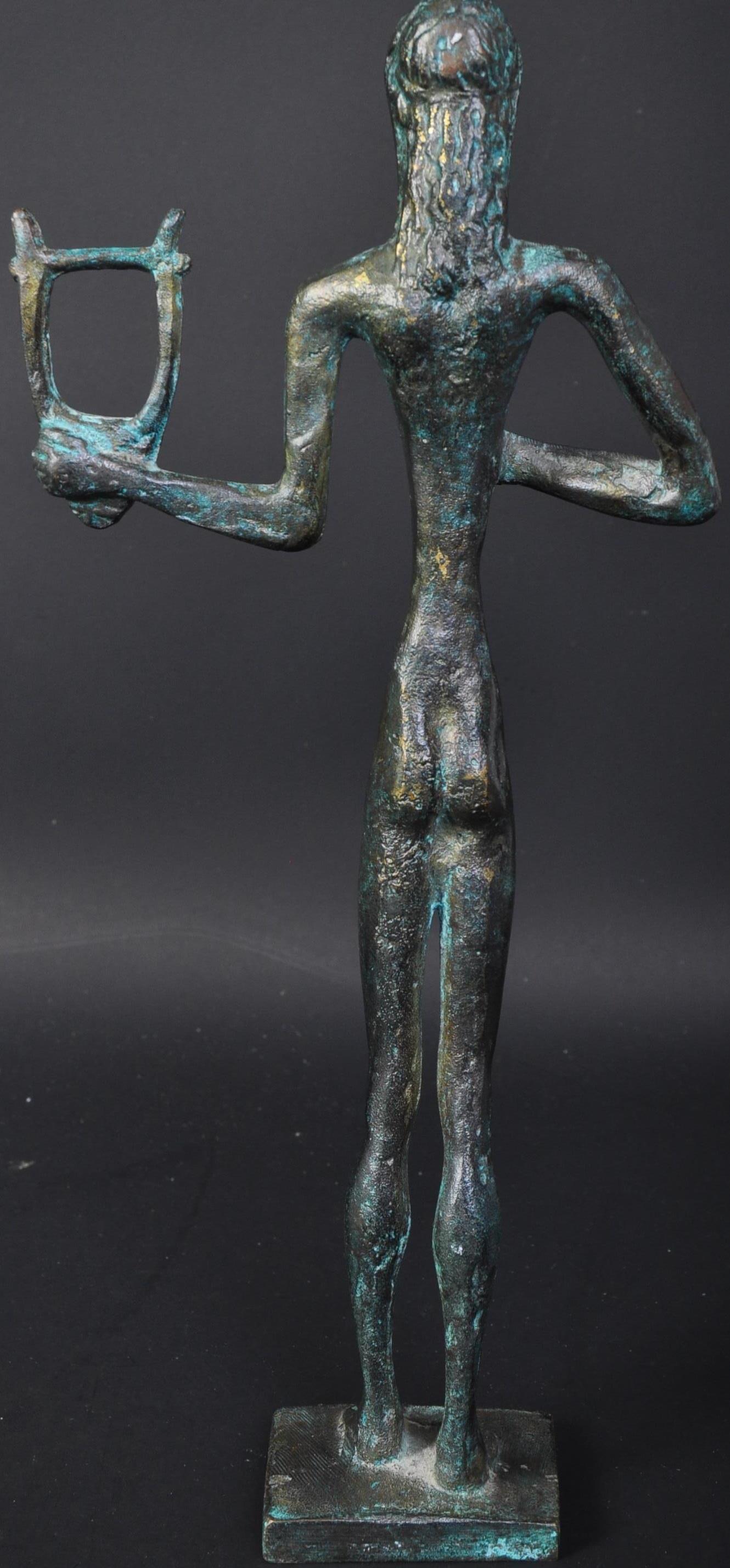 20TH CENTURY HEAVY BRONZE MALE NUDE FIGURE - Image 5 of 5