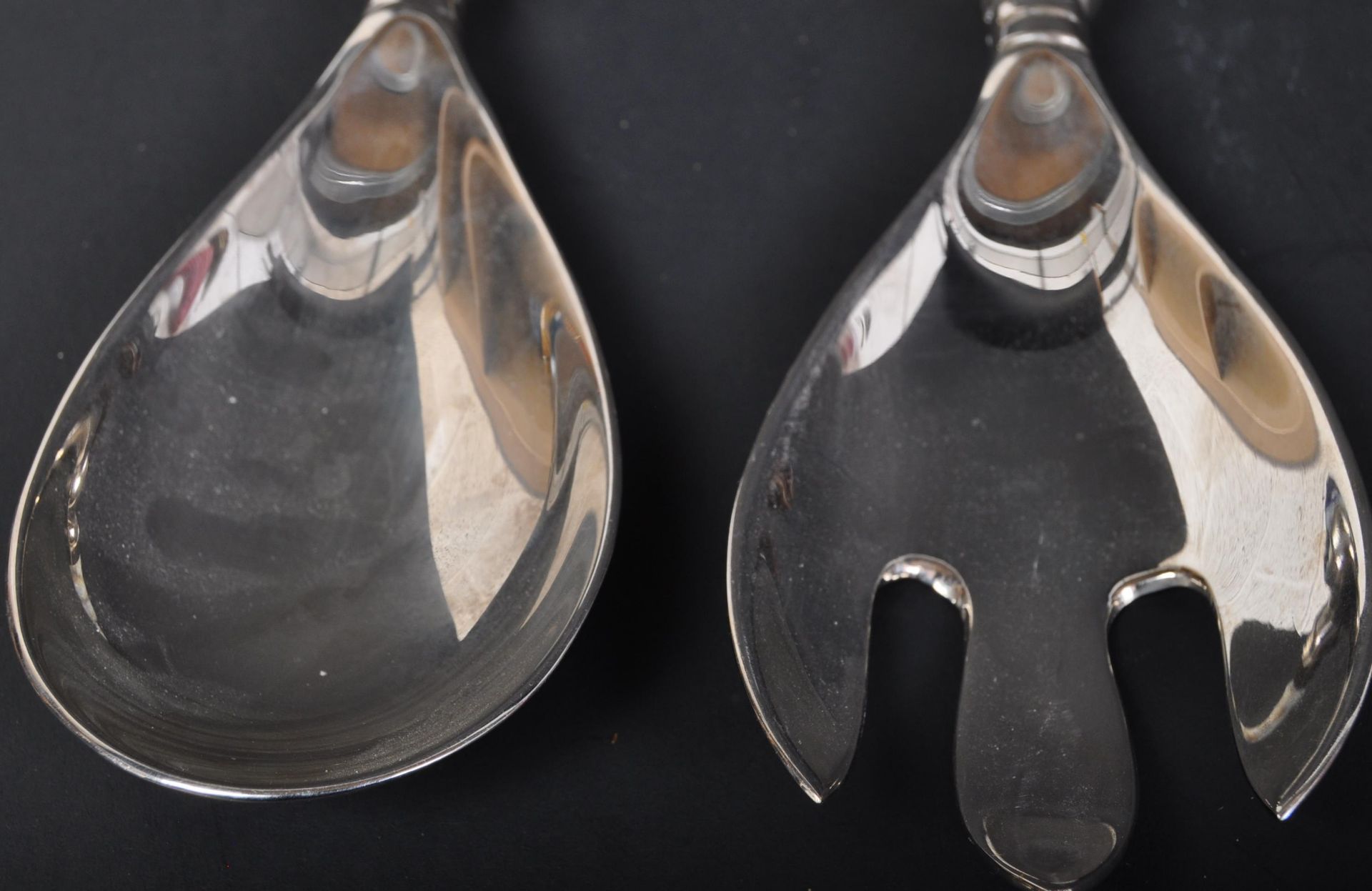 A PAIR OF VINTAGE MOTHER OF PEARL INLAID SALAD SERVERS - Image 2 of 4