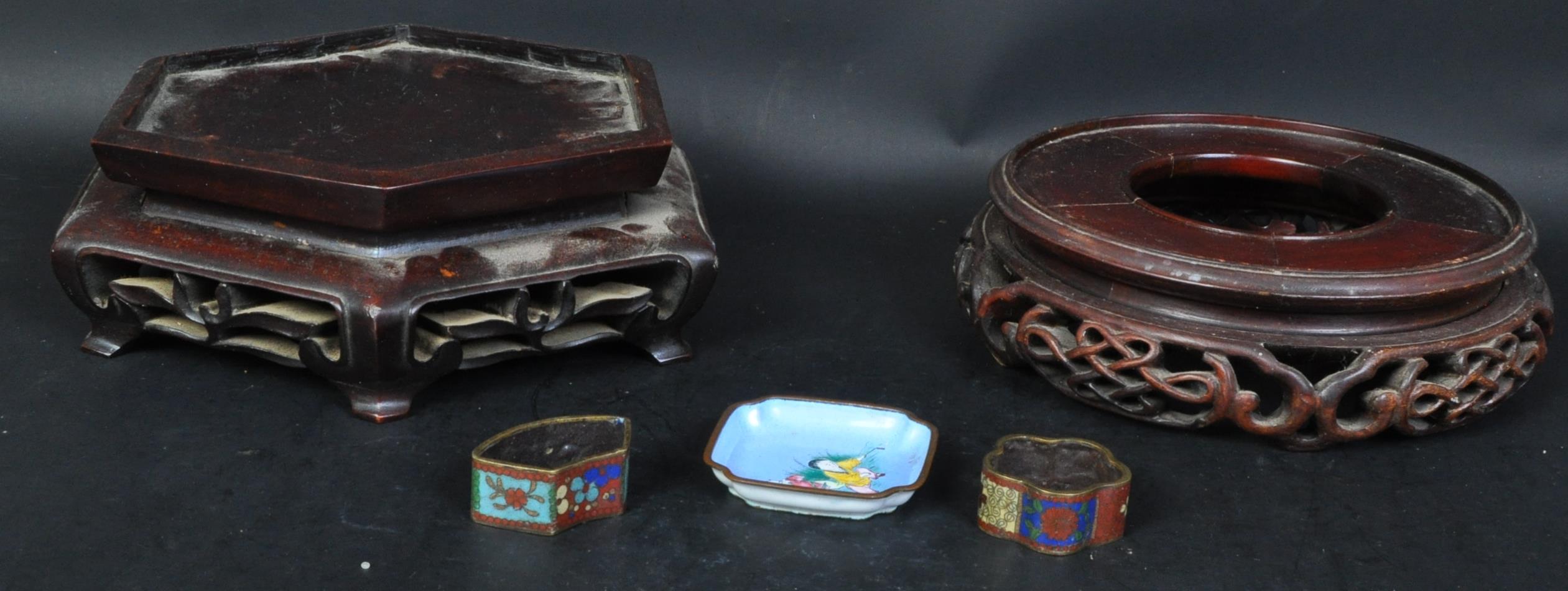 ASSORTMENT OF 20TH CENTURY CHINESE ORIENTAL ITEMS
