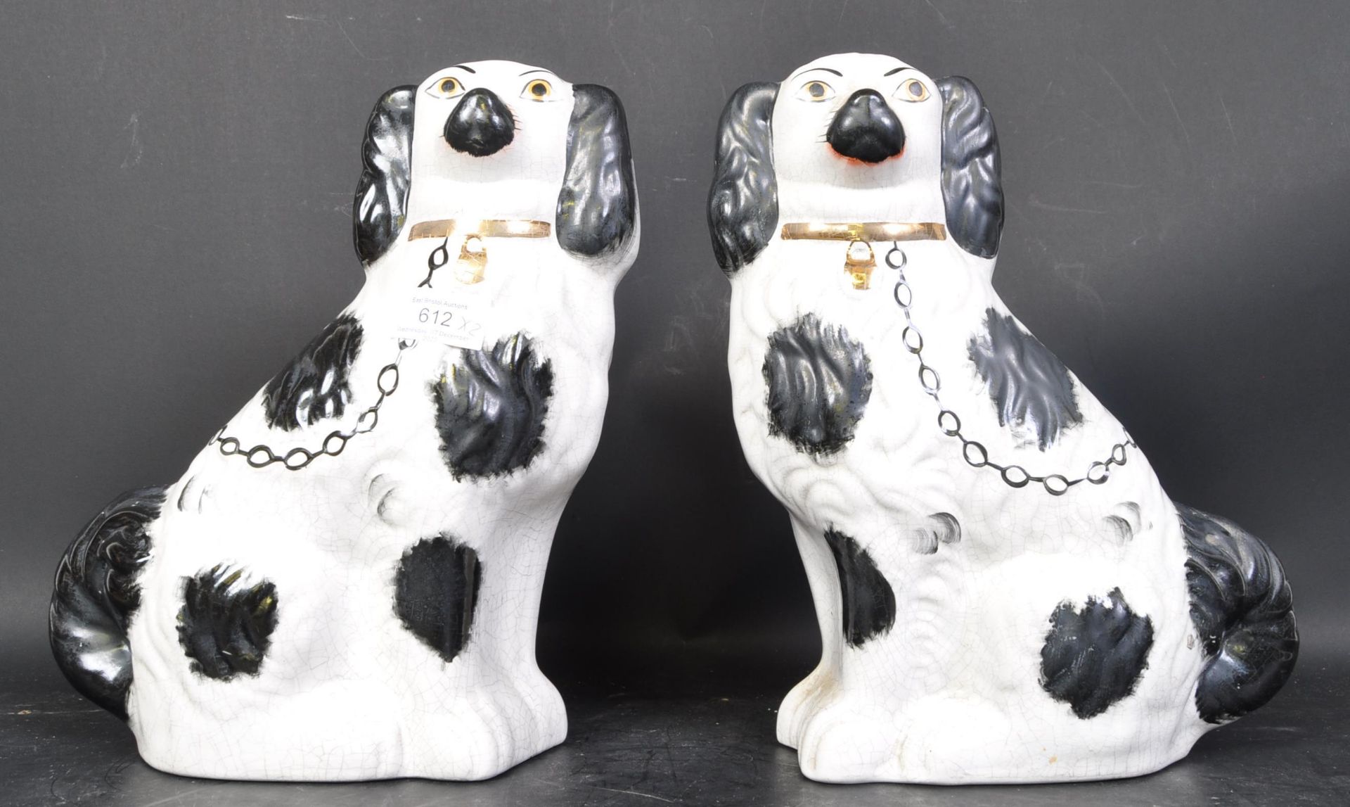 PAIR OF 19TH CENTURY CHINA MANTEL FIRESIDE DOGS - Bild 3 aus 4