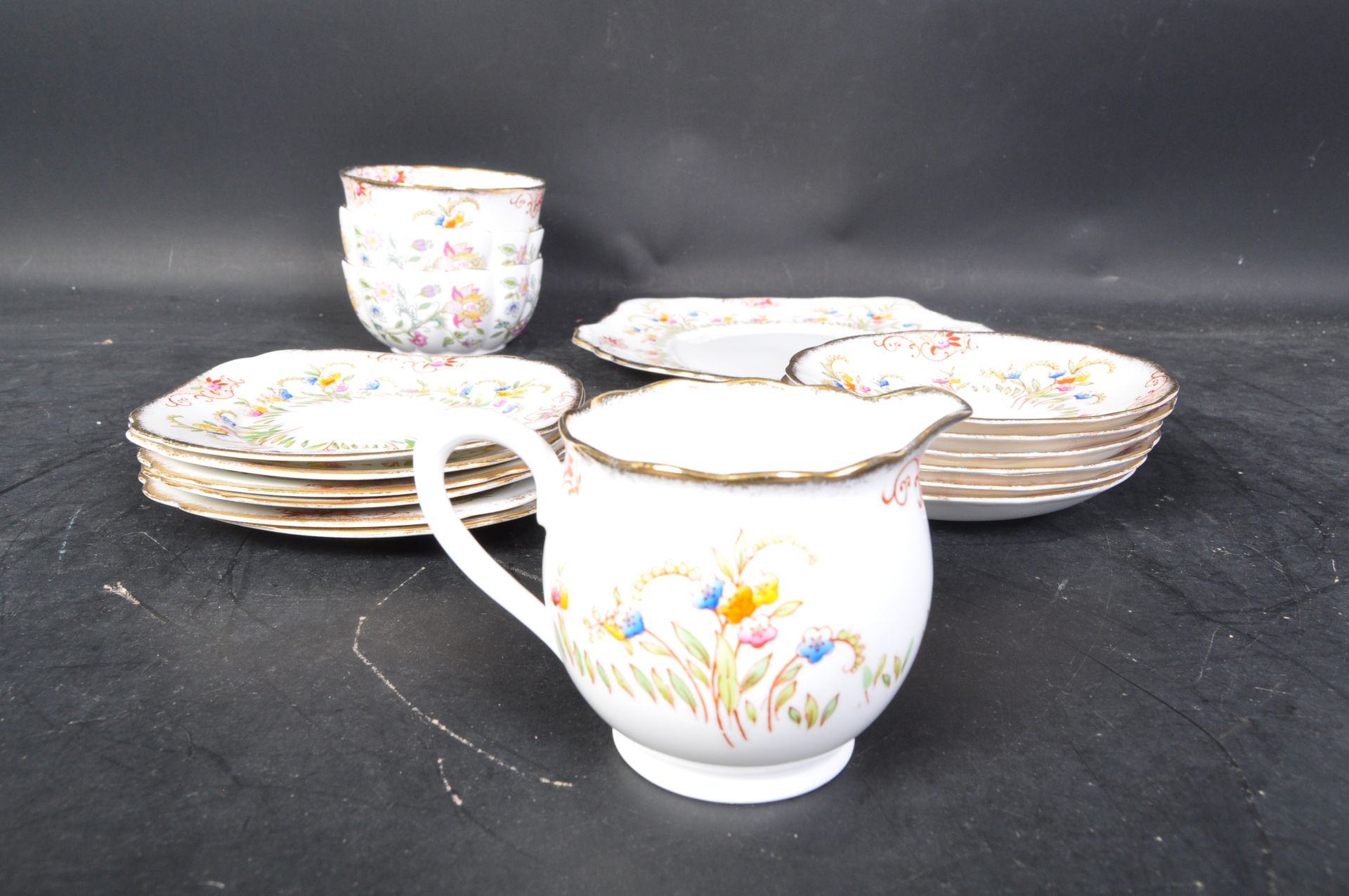 ROYAL ABERT PORCELAIN TEA SERVICE & ANOTHER - Bild 4 aus 6