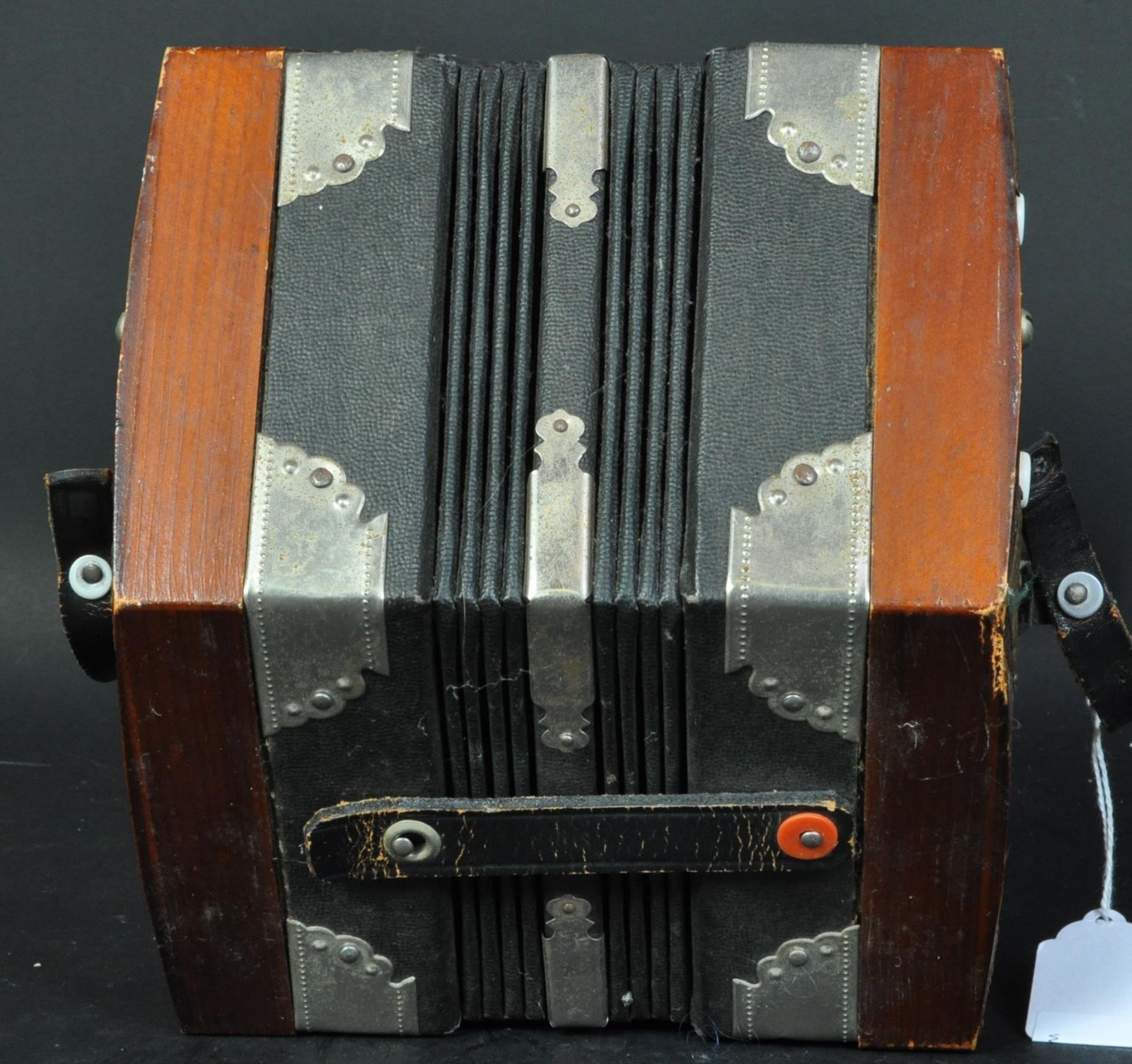 VINTAGE EAST GERMAN VOGTLANDER CONCERTINA INSTRUMENT - Image 2 of 4