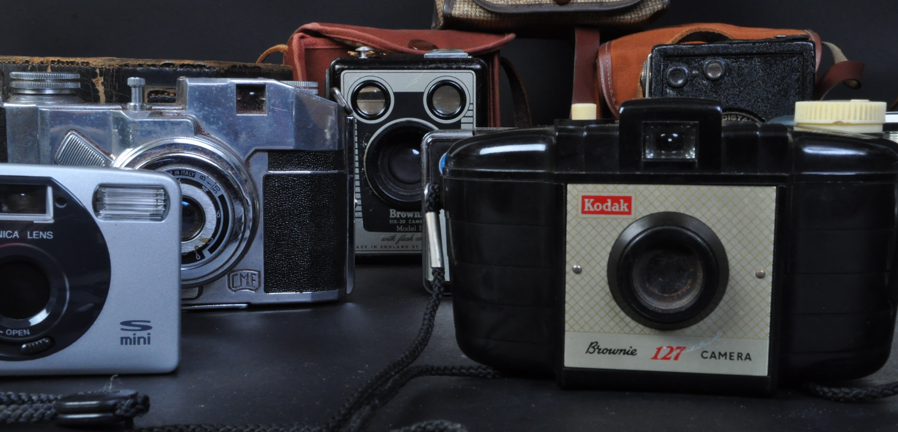 COLLECTION OF VINTAGE CAMERAS - KODAK - CANON - Image 4 of 5
