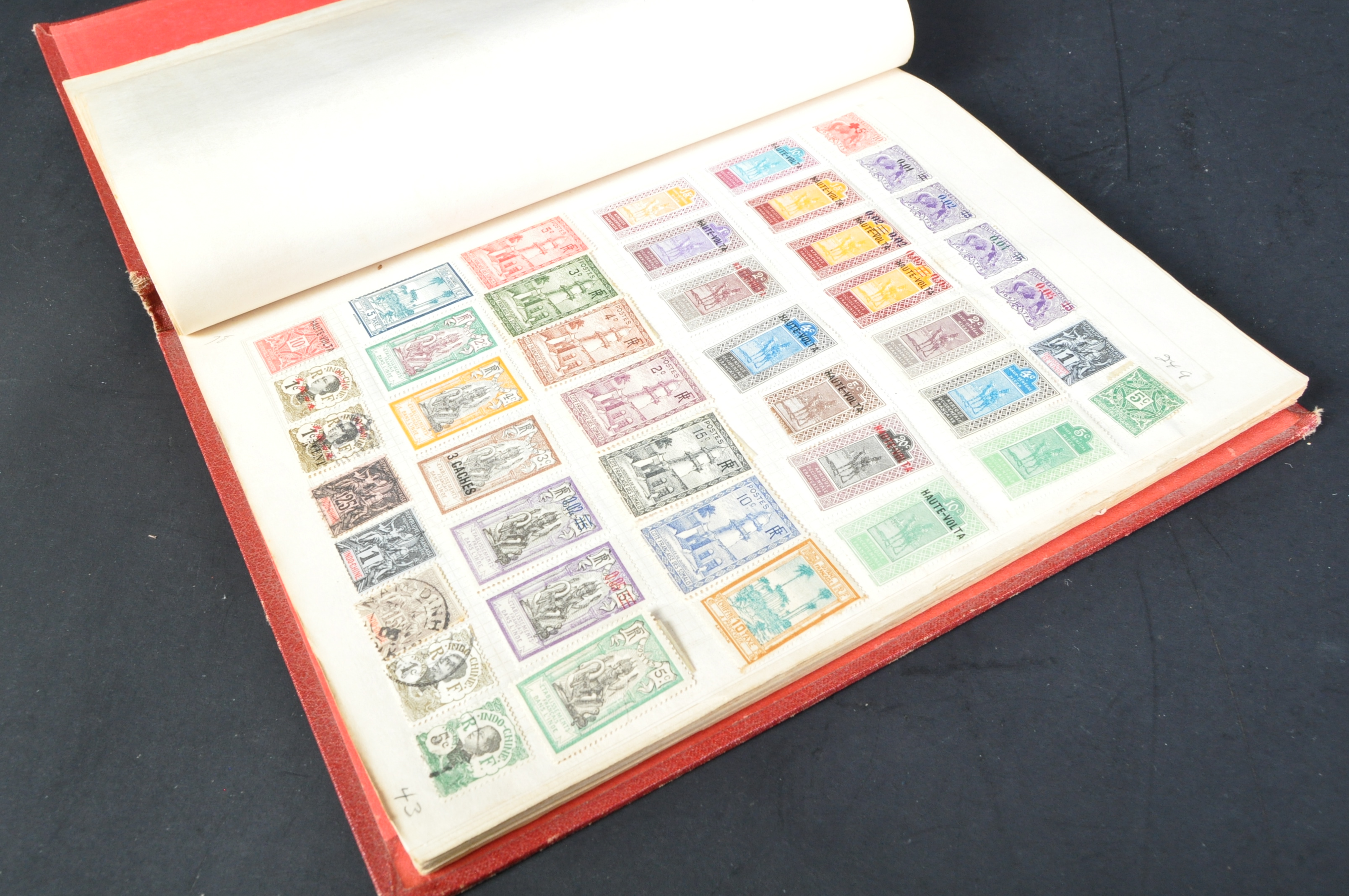 STAMPS - WORLD COLLECTION IN ALBUM - Image 3 of 5