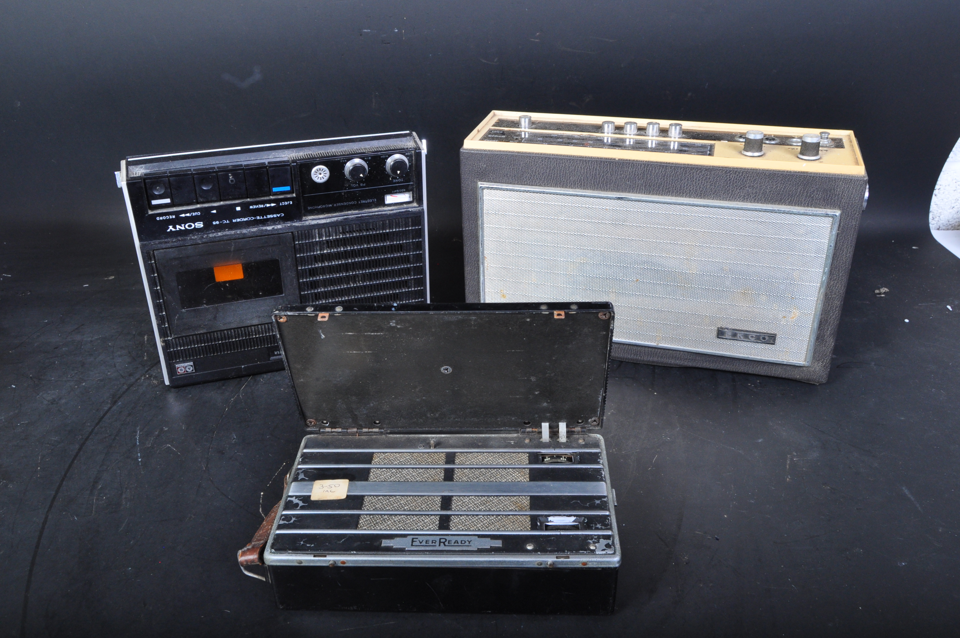 ASSORTMENT OF VINTAGE PORTABLE RADIOS - Image 2 of 5